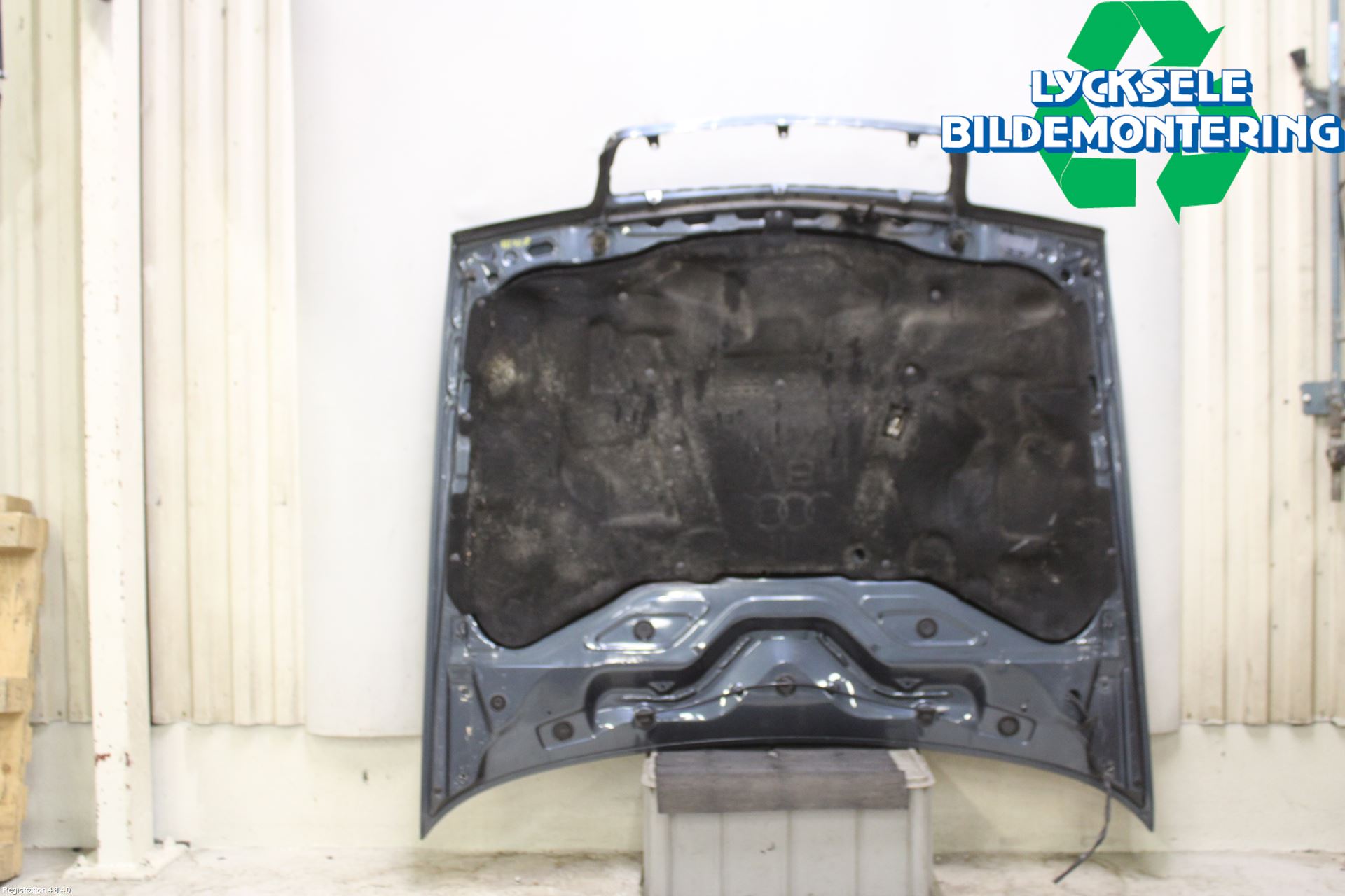 Audi V8       89- Huv Fram