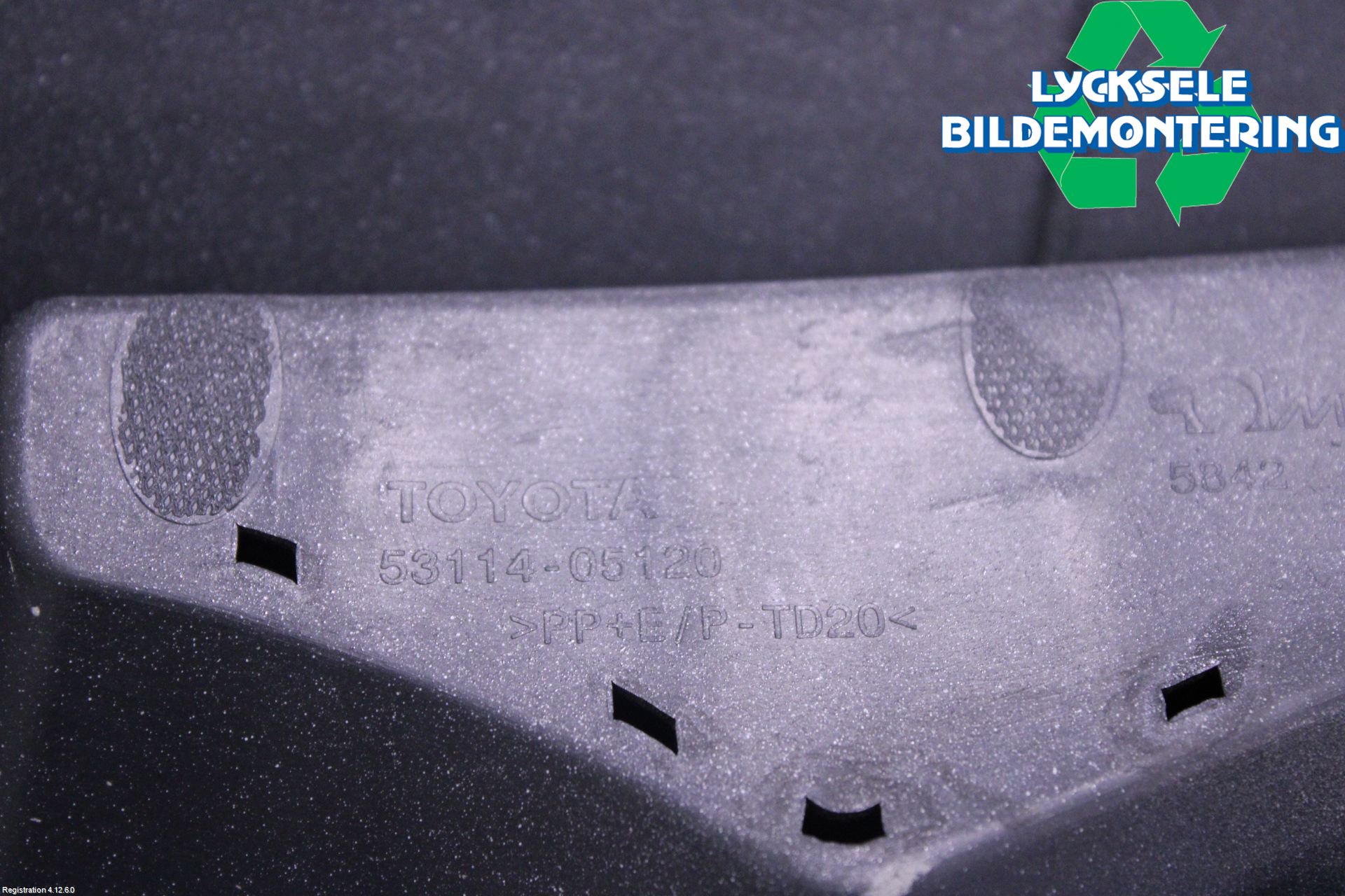 Toyota AVENSIS 16-18 Grill Komp