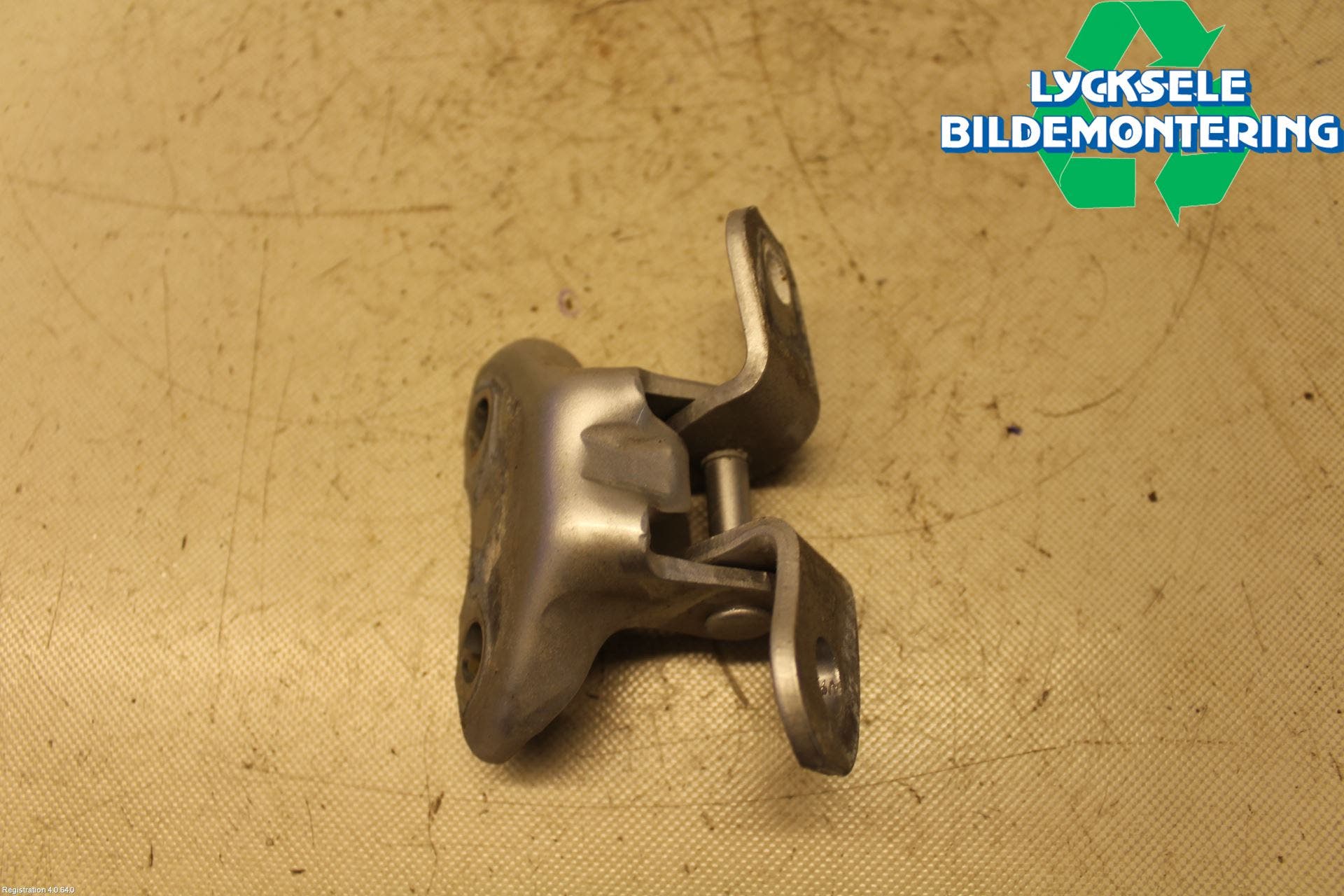 Toyota YARIS XP130 15-20 Dörrgångjärn