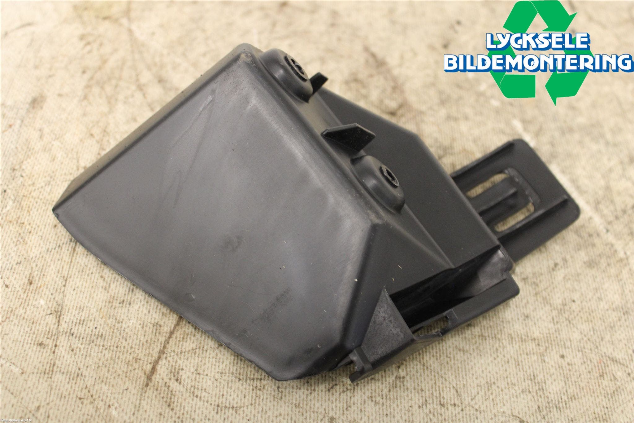 Ford FOCUS 15-18 Stötfångarfäste Bak Hö