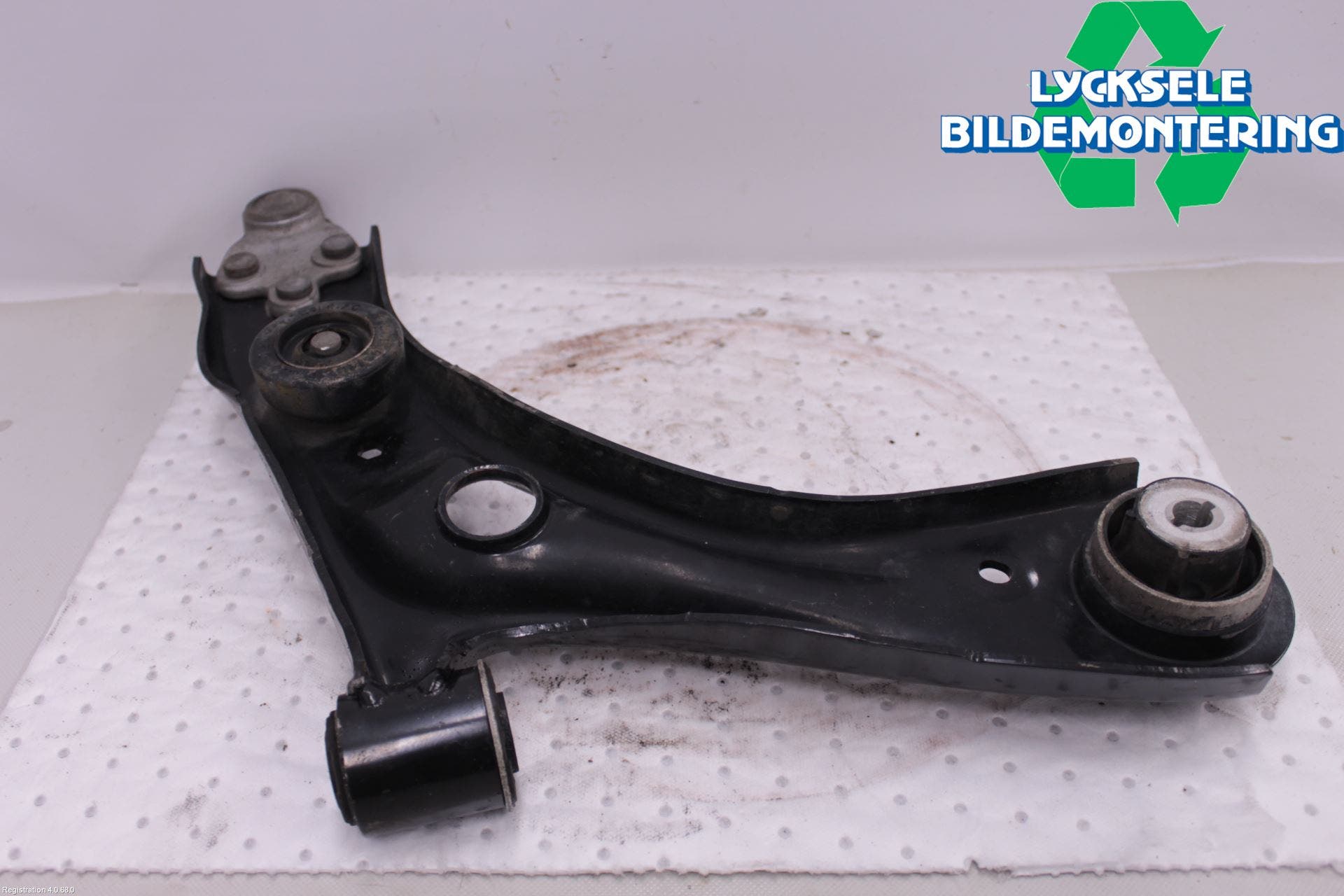 Ford FOCUS 19- Bärarm Fram Undre Vä