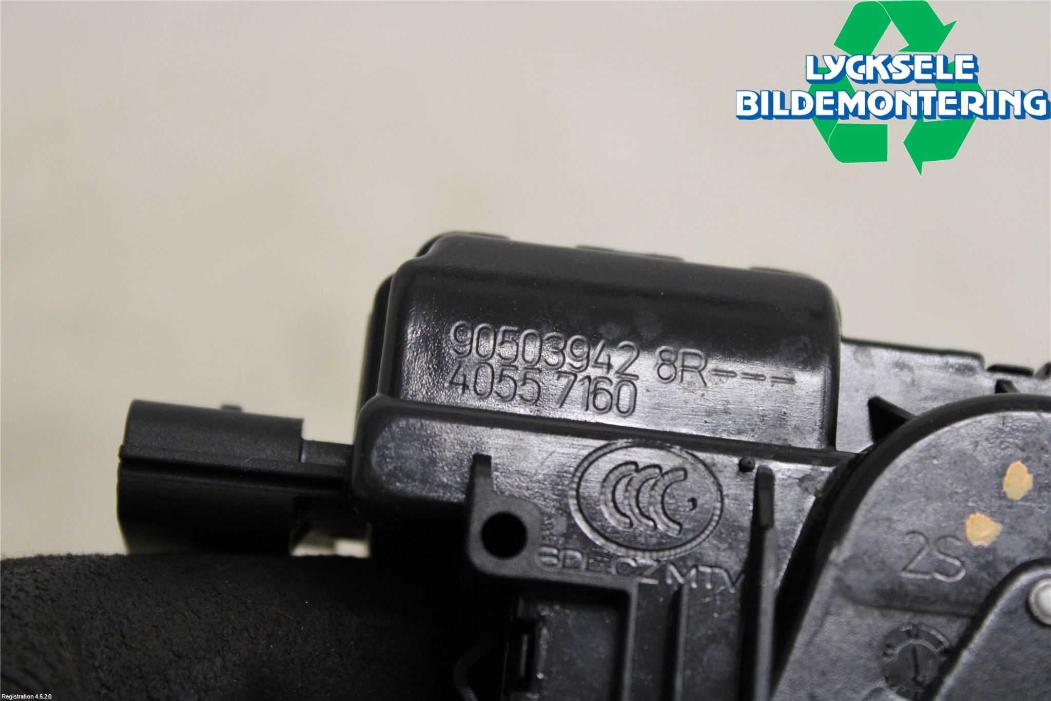 Dacia DUSTER 10-17 Låskista Baklucka