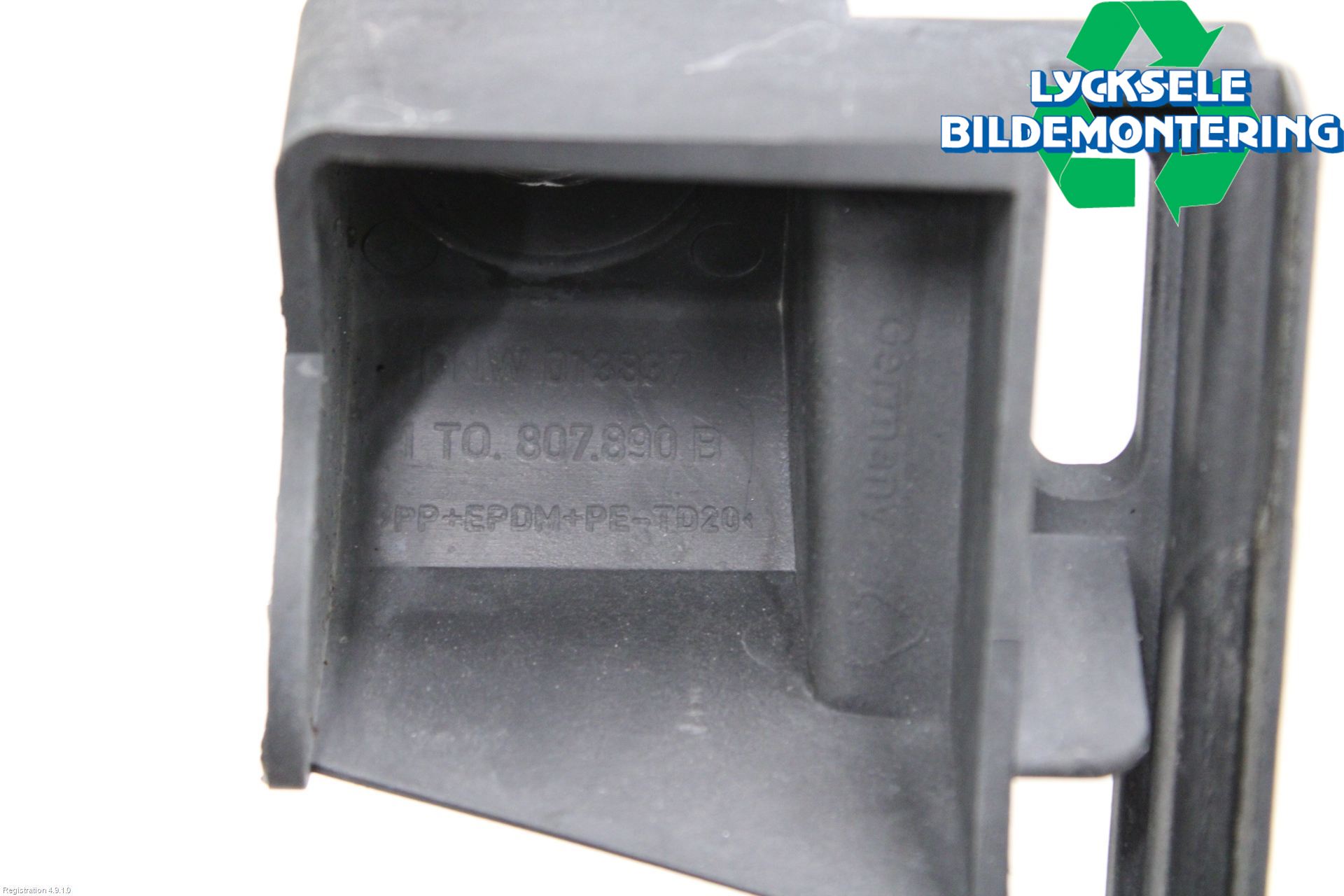 Volkswagen VW CADDY      04-10 Stötfångarfäste Fram Hö