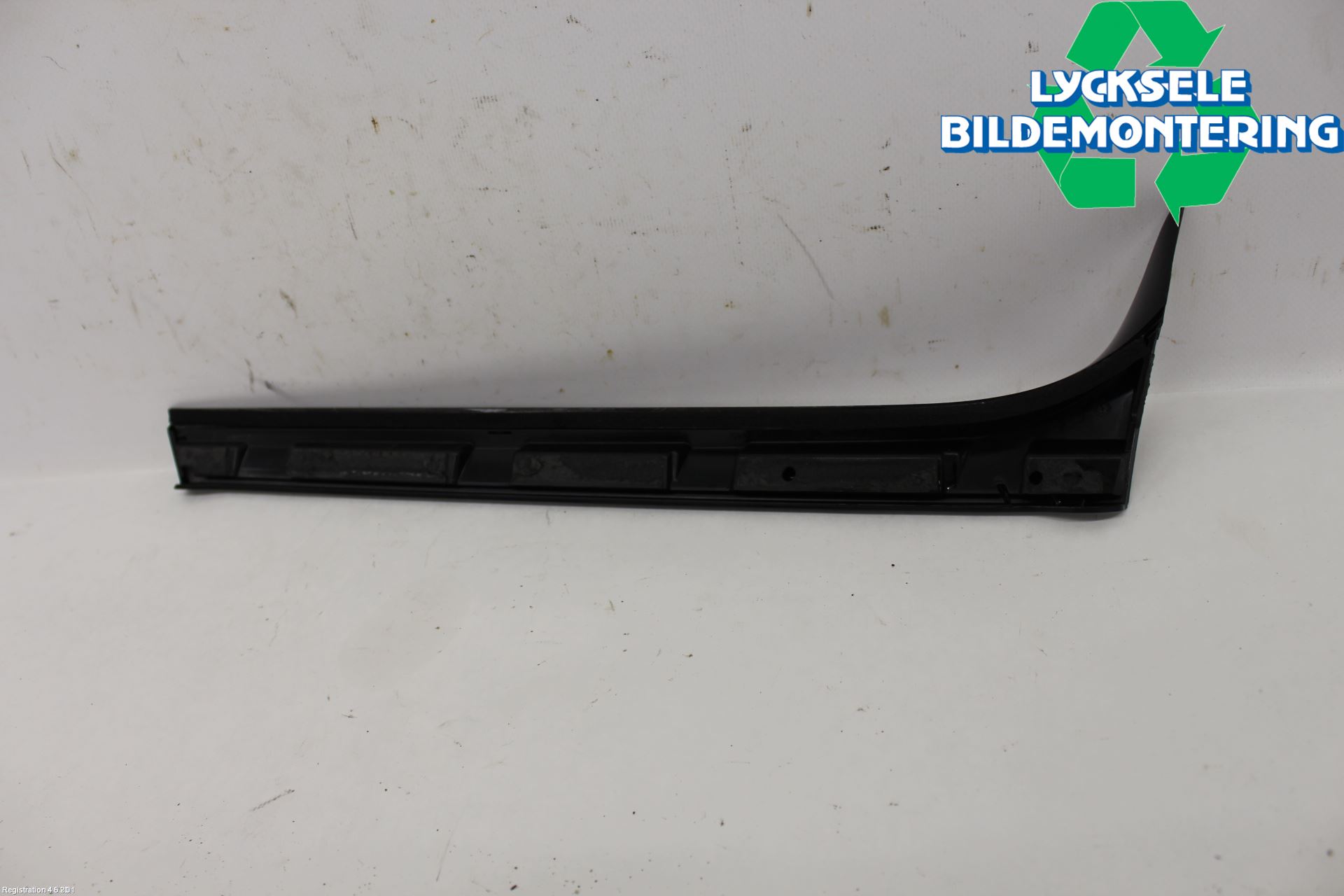 Volkswagen VW PASSAT 20-24 Spoiler Baklucka