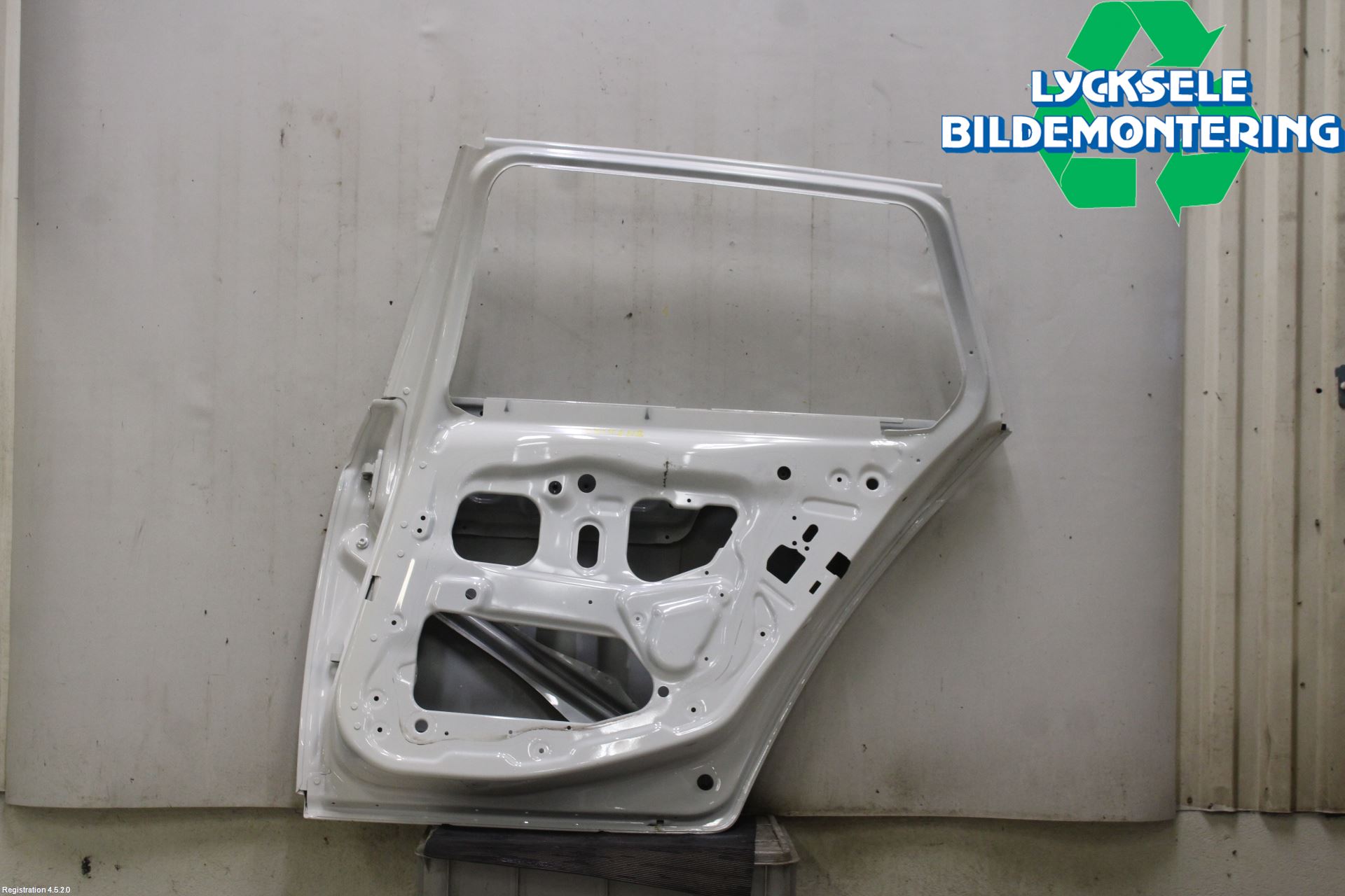 BMW 5 F10/F11/F18 09-17 Dörr Bak Höger