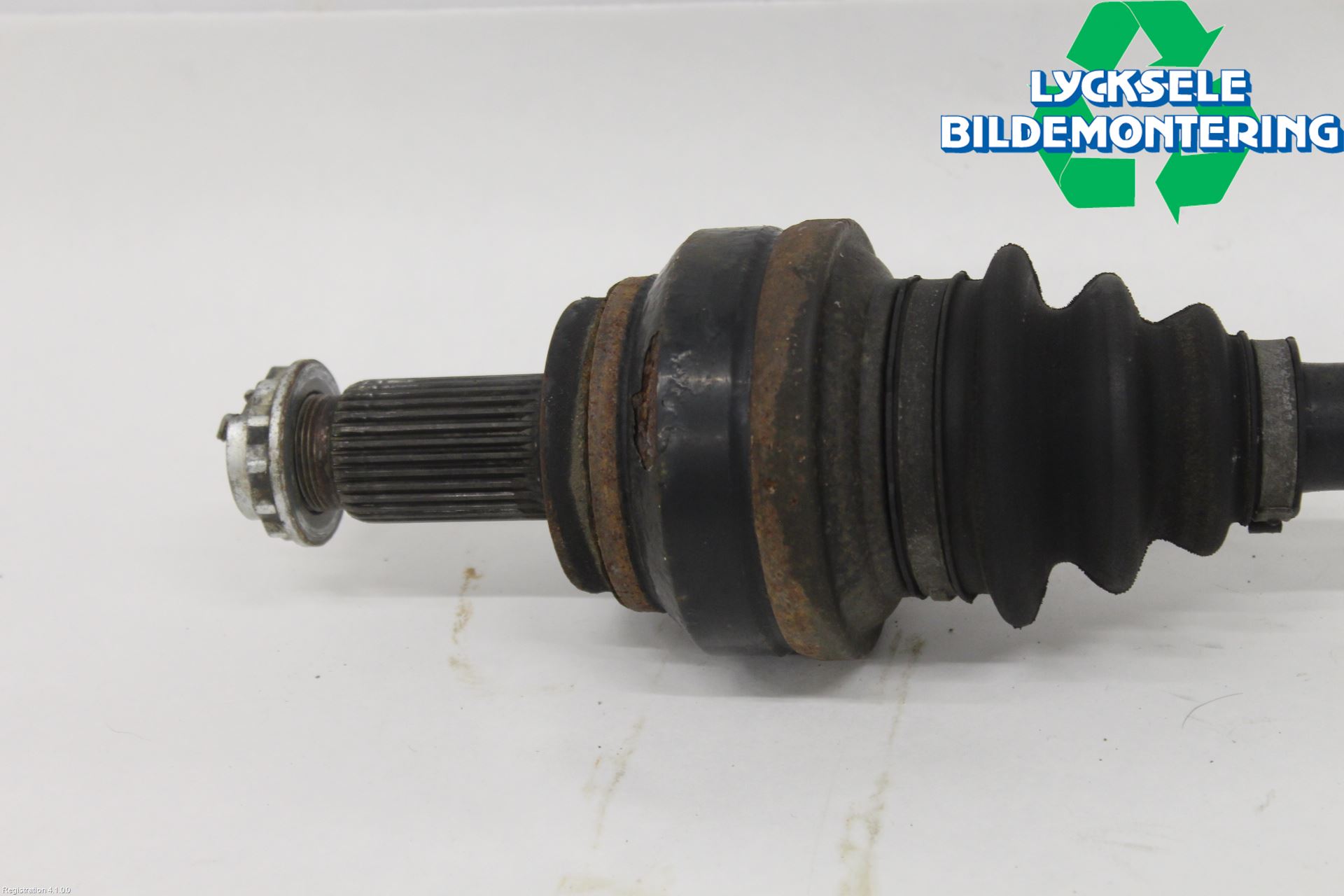 BMW X4 F26 14-18 Drivaxel Bak Vänster