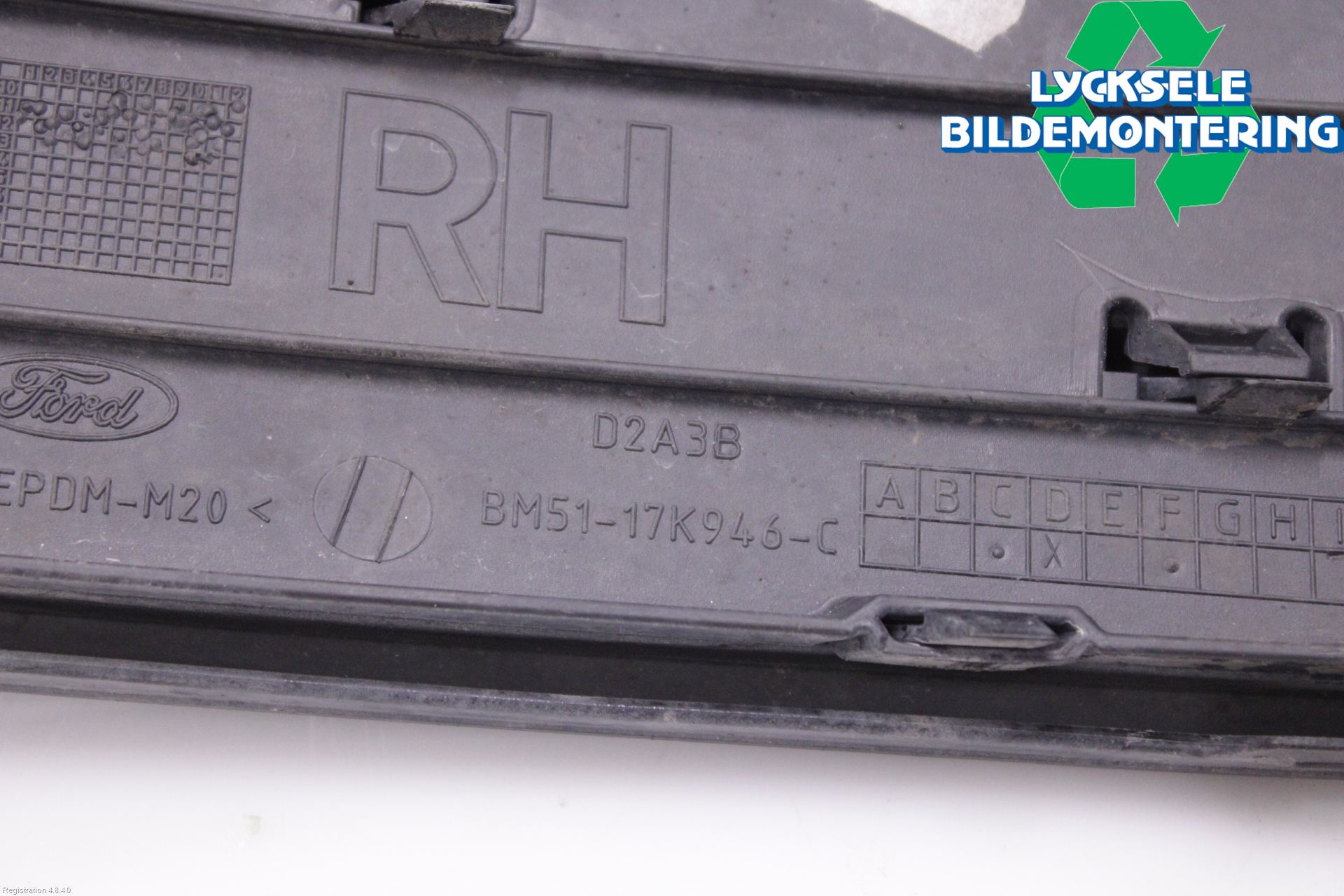 Ford FOCUS 11-14 Grilldel Höger