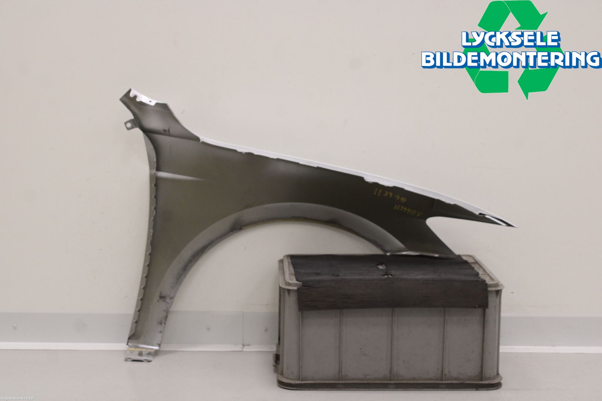 Volkswagen VW PASSAT 15-19 Skärm Fram Vänster
