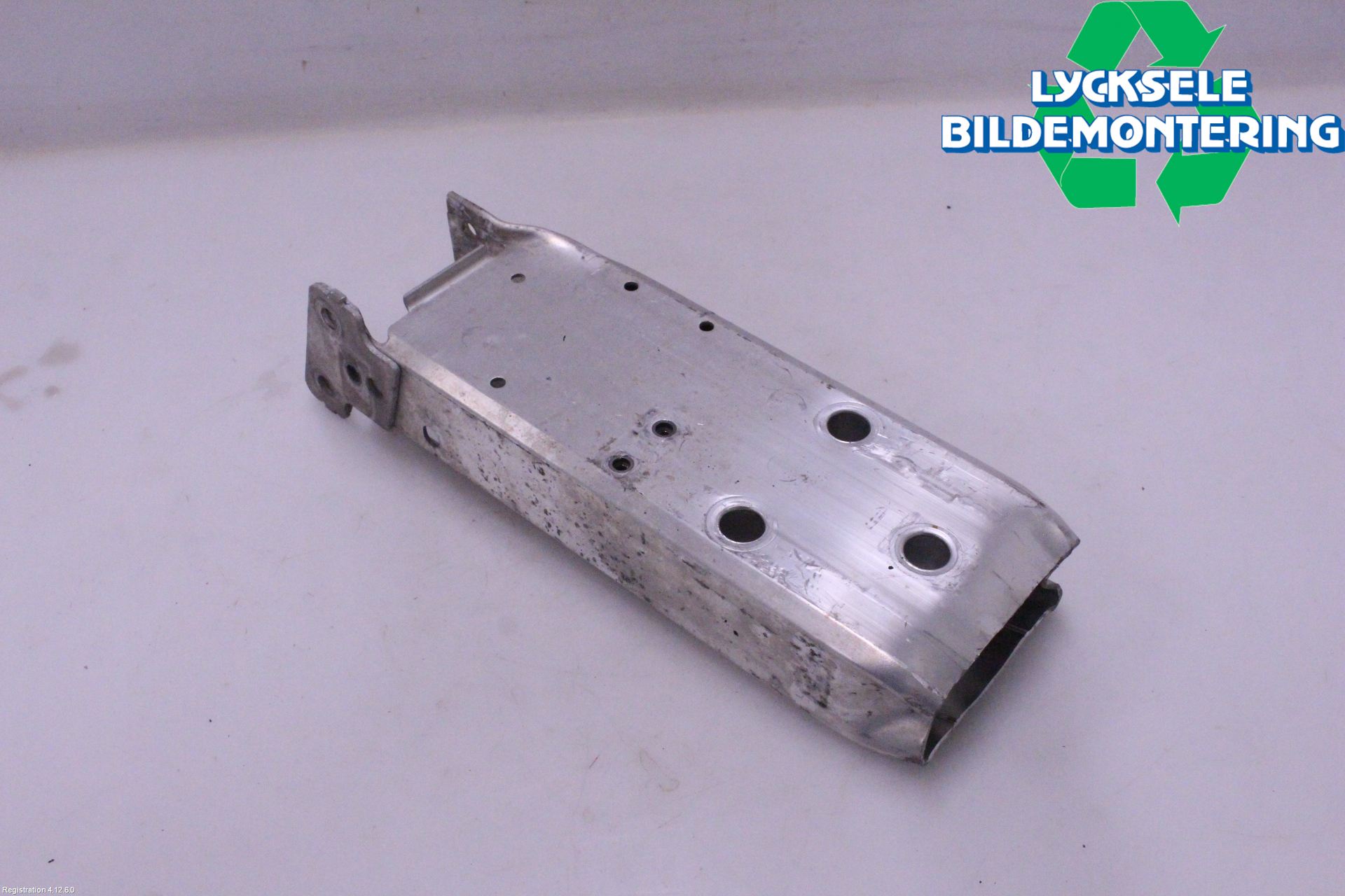 BMW 3 F30/F31/F80 12-19 Stötfångarbärjärn Fram
