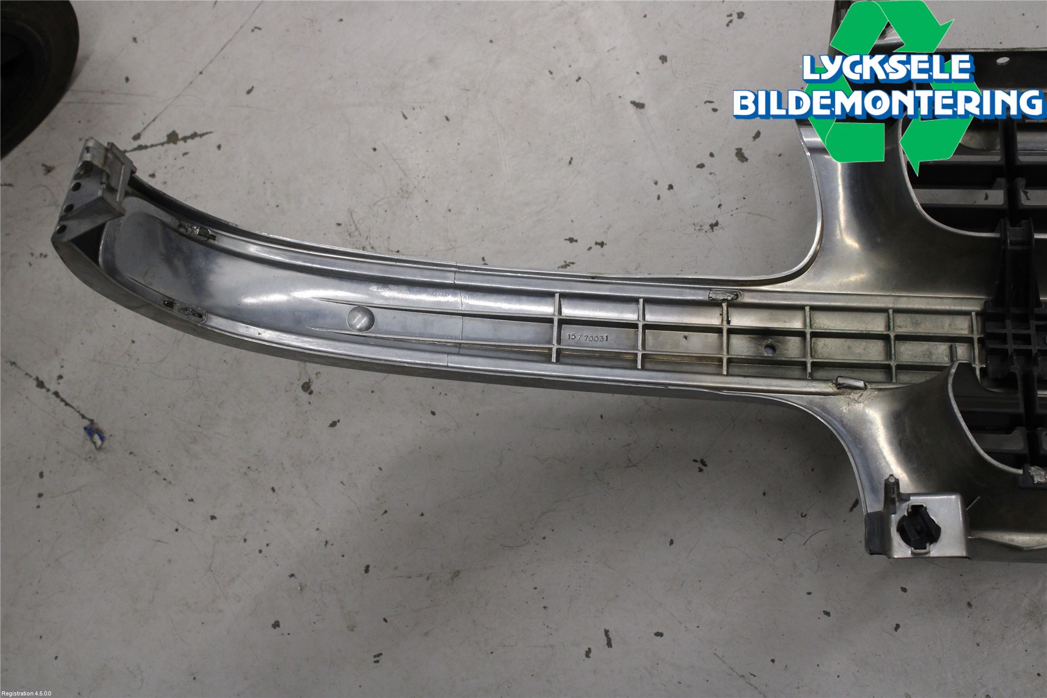 Chevrolet SUBURBAN Grill Komp