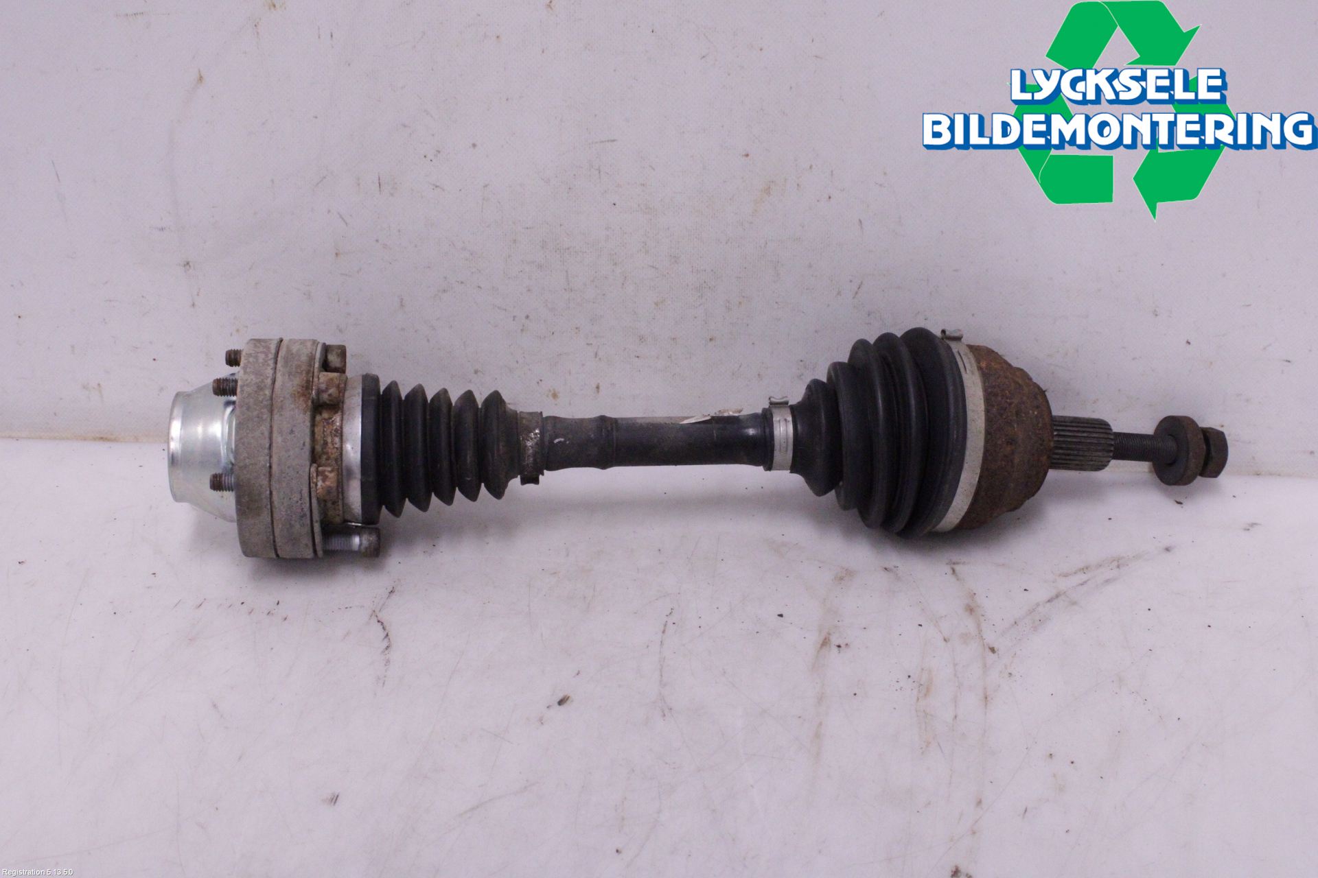 Volkswagen VW AMAROK 2H 10-22 Drivaxel Fram Vänster