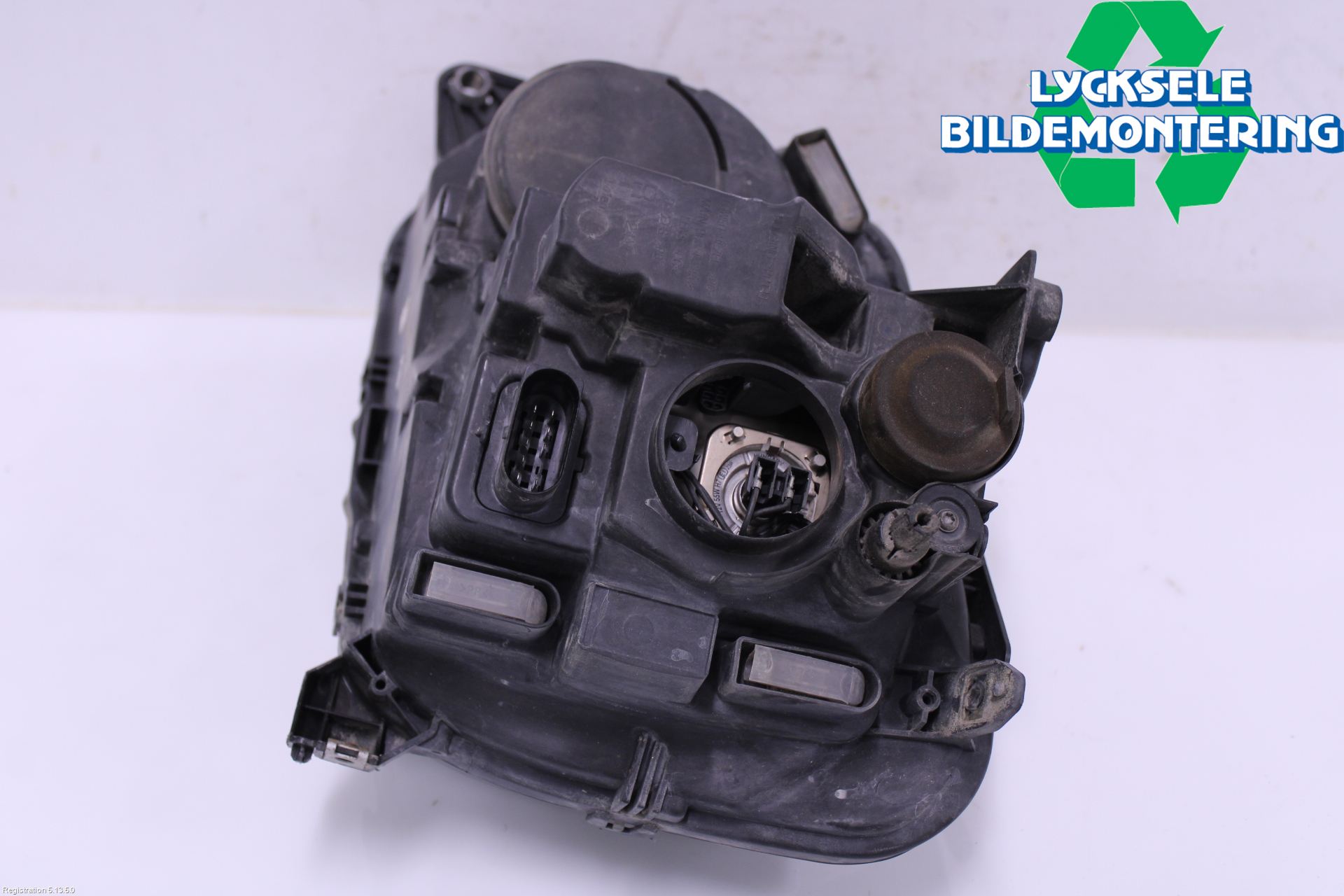 Volkswagen VW AMAROK 2H 10-22 Strålkastare Höger