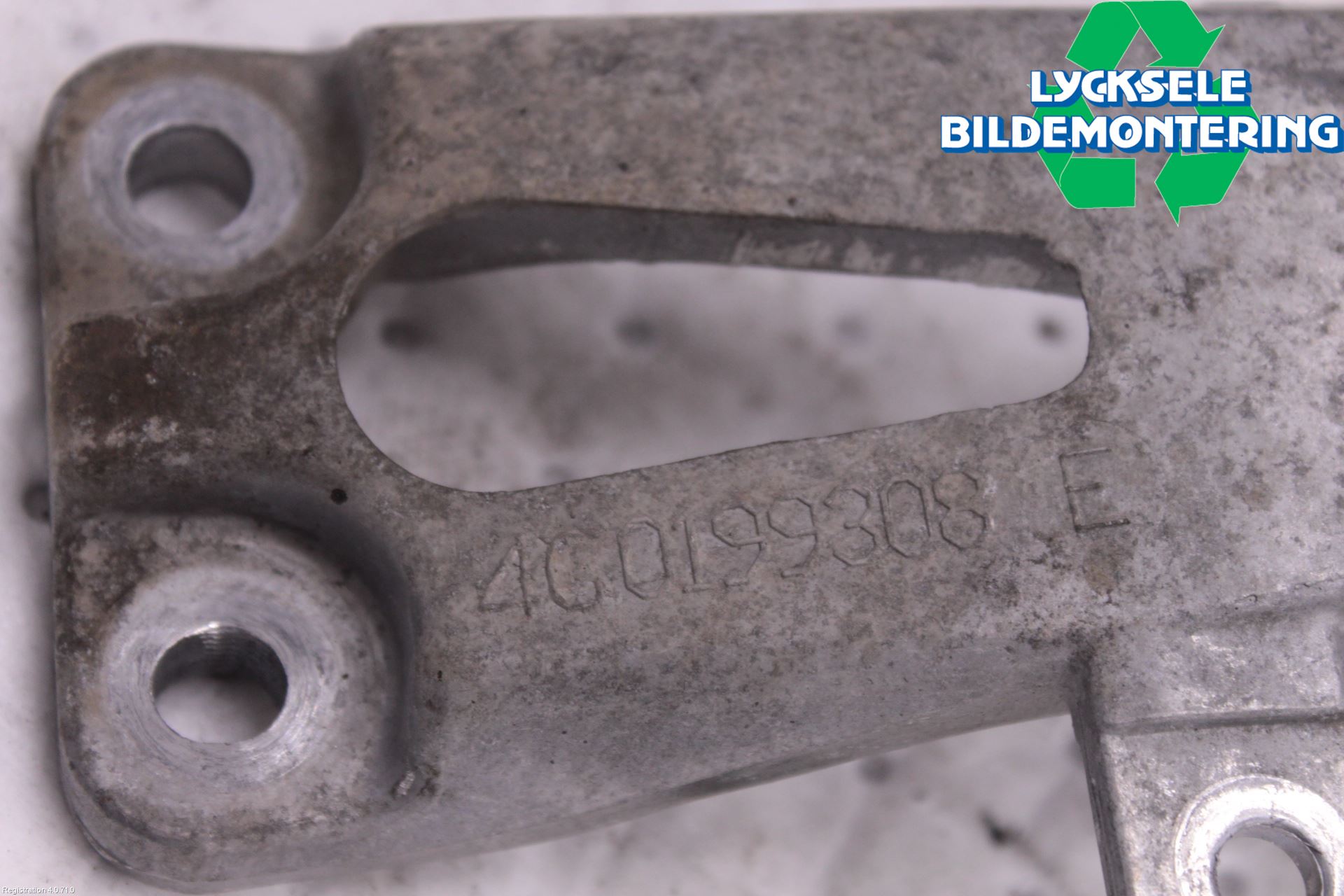 Audi A6 ALLROAD 12-18 Motorfäste