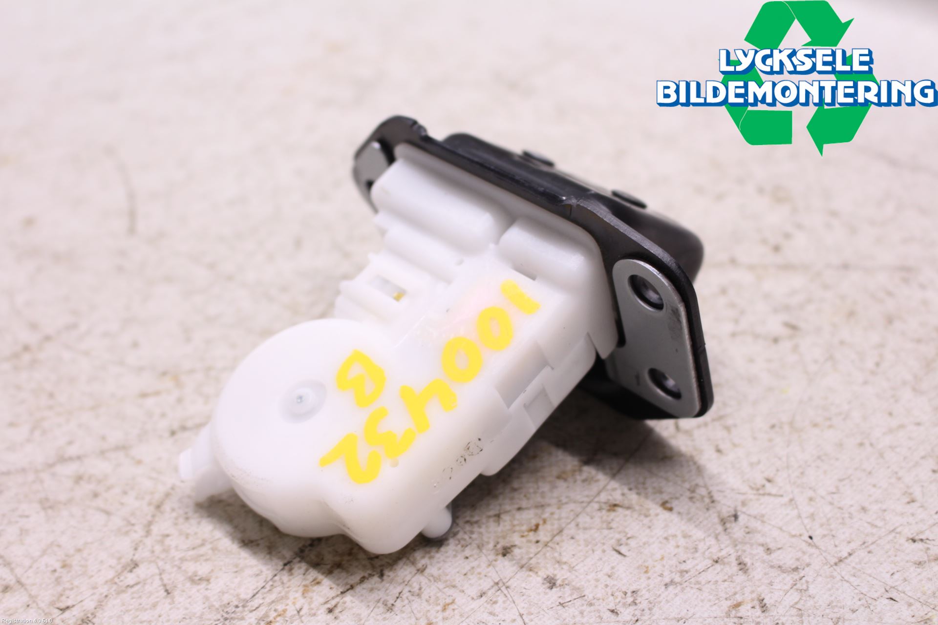 Nissan JUKE 14-19 Låskista Baklucka