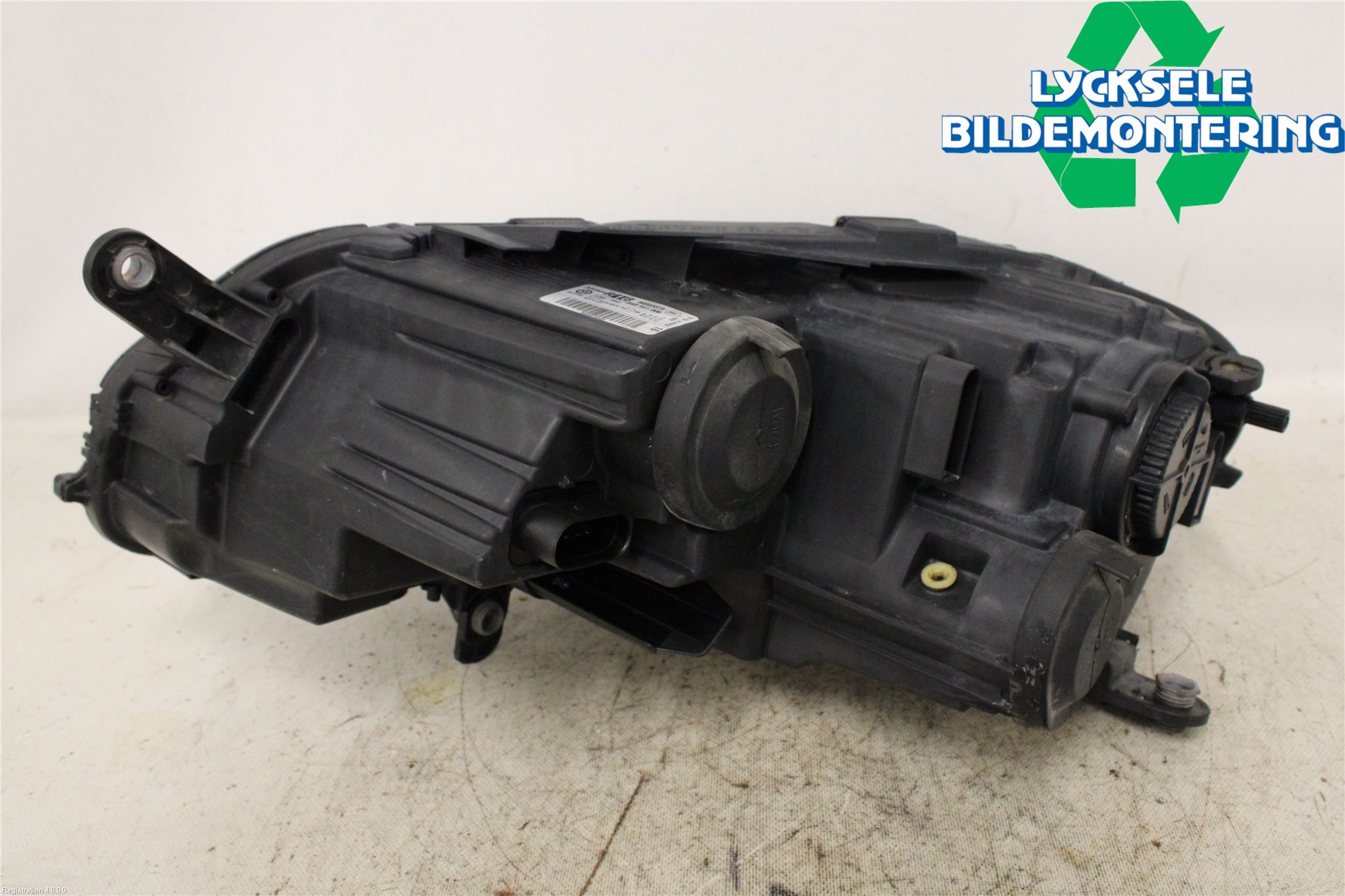 Volkswagen VW PASSAT 11-14 Strålkastare Höger