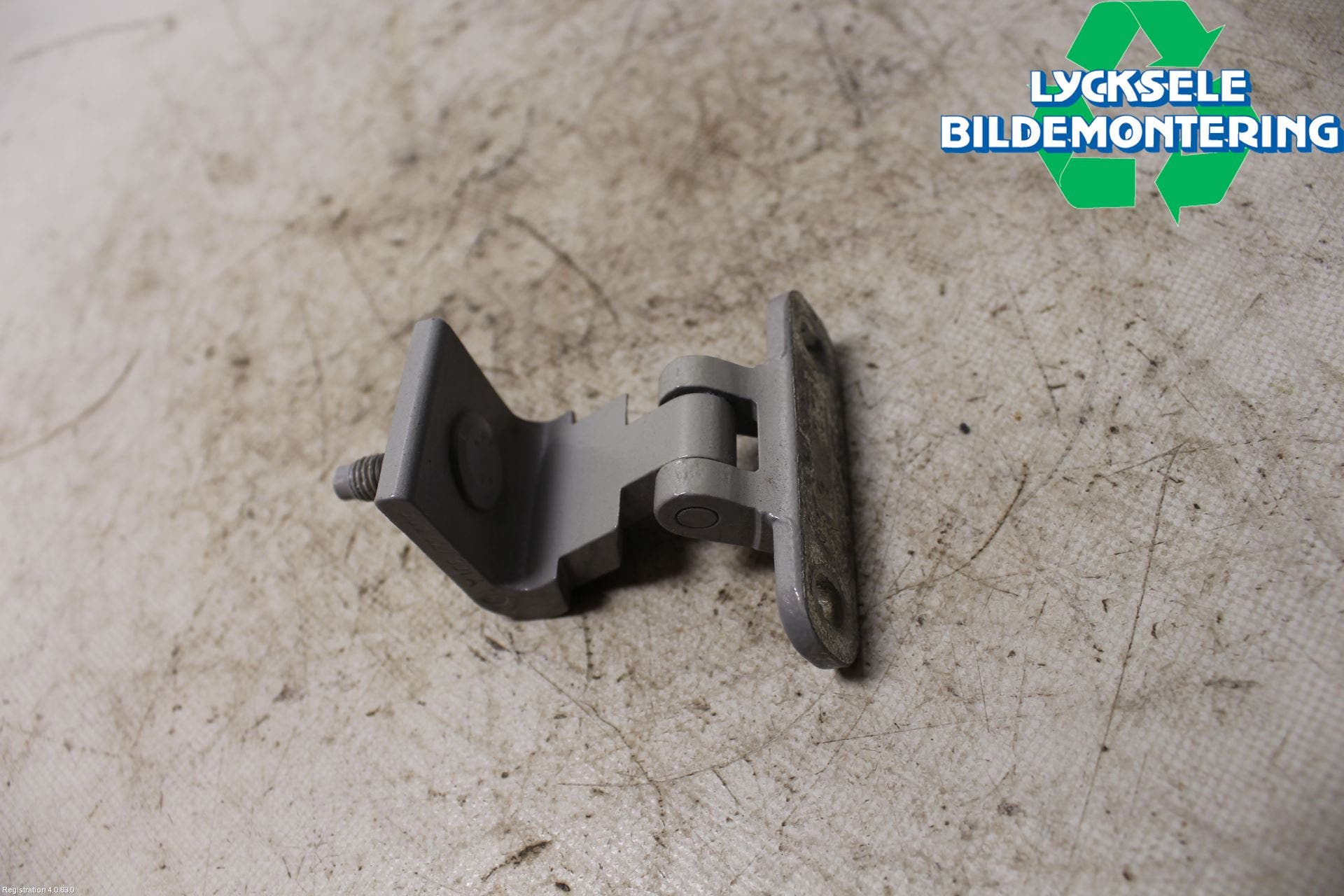 Skoda KODIAQ 17-24 Bakluckegångjärn Hö