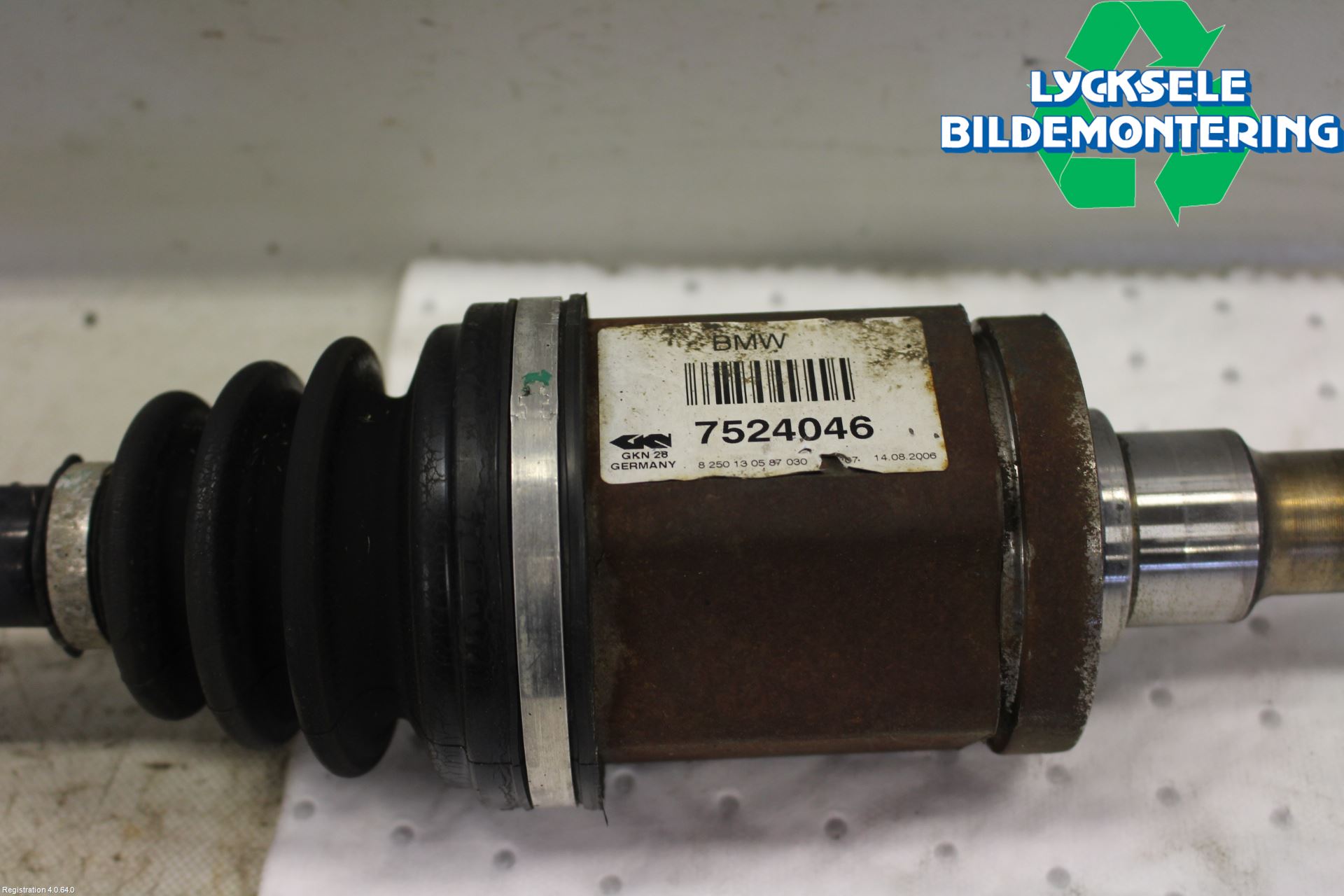 BMW X3 E83     03-10 Drivaxel Fram Höger