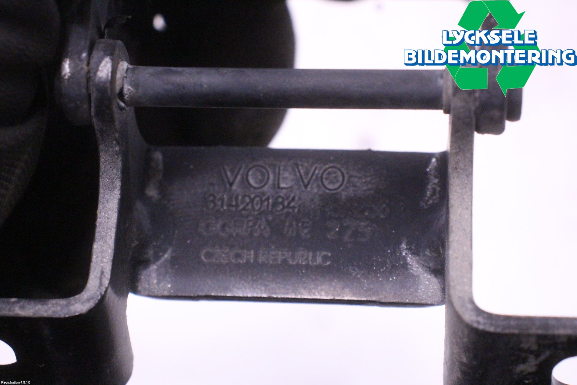 Volvo V90 17->> Bakluckegångjärn Vä