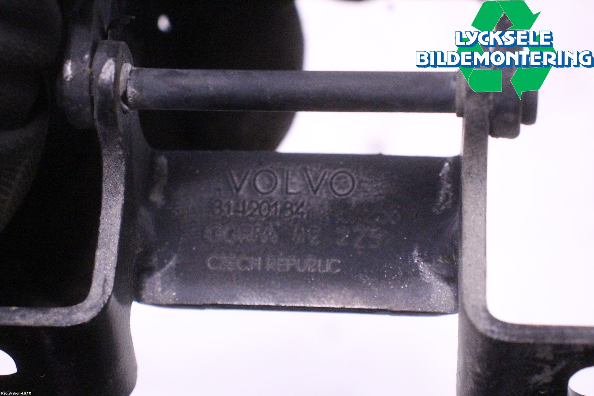 Volvo V90 17->> Bakluckegångjärn Vä