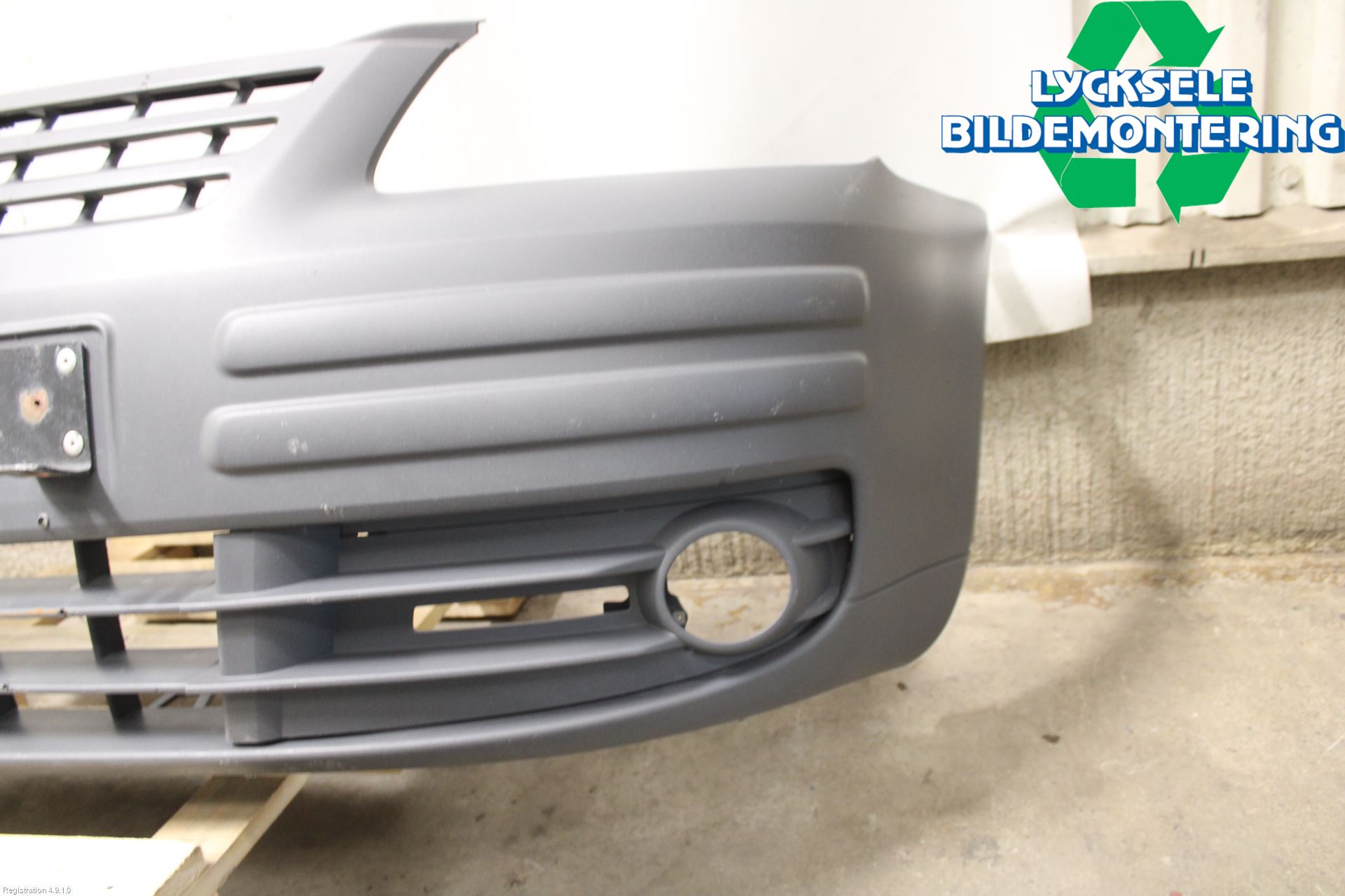 Volkswagen VW CADDY      04-10 Stötfångarbeklädnad Fram