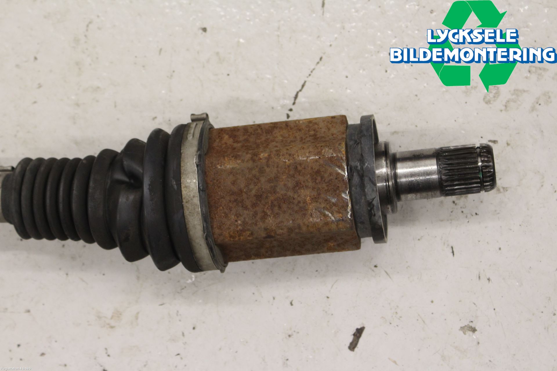 BMW 4 F36 Gran Coupé 14-20 Drivaxel Fram Vänster