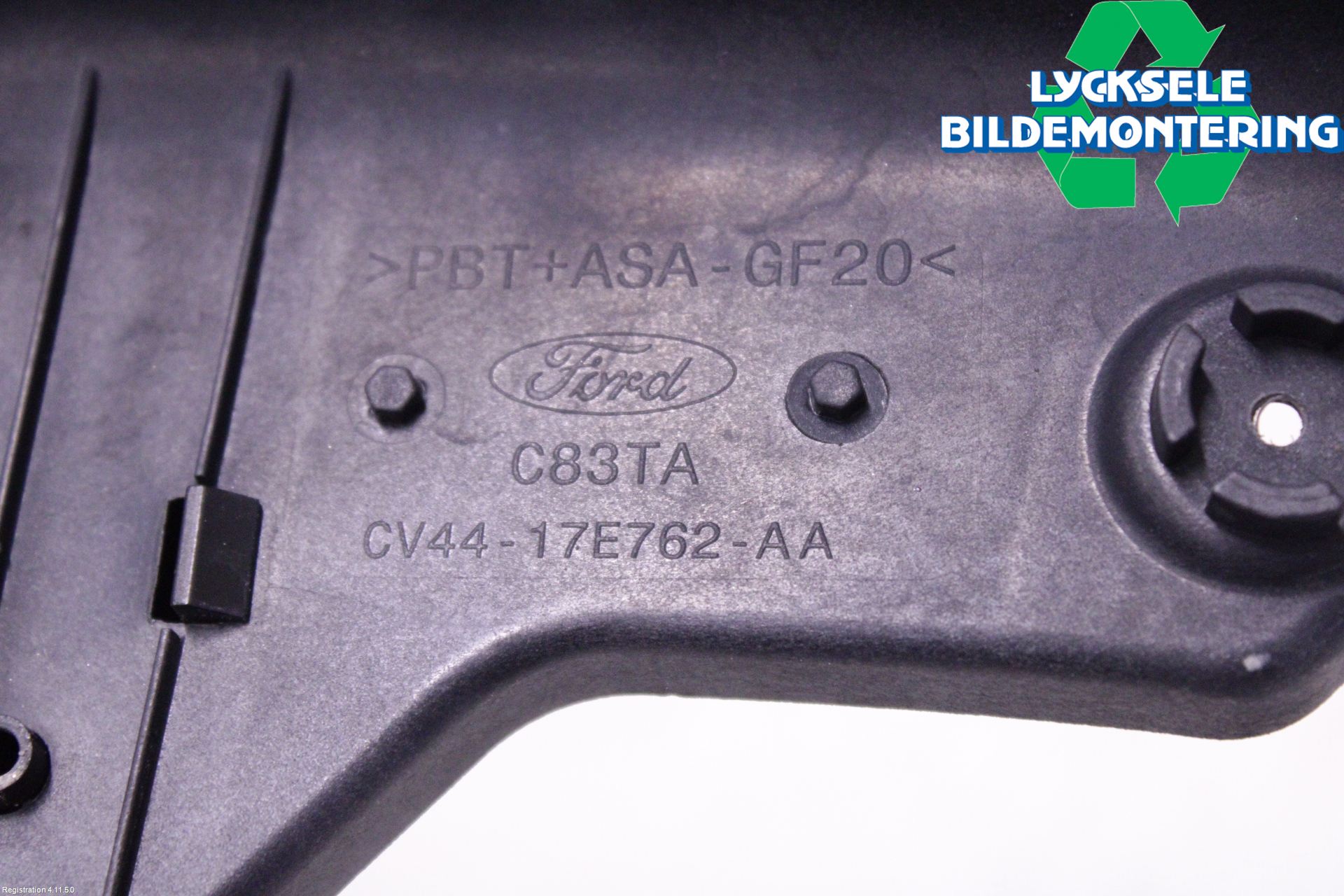 Ford KUGA 13-16 Strålkast Fästsarg