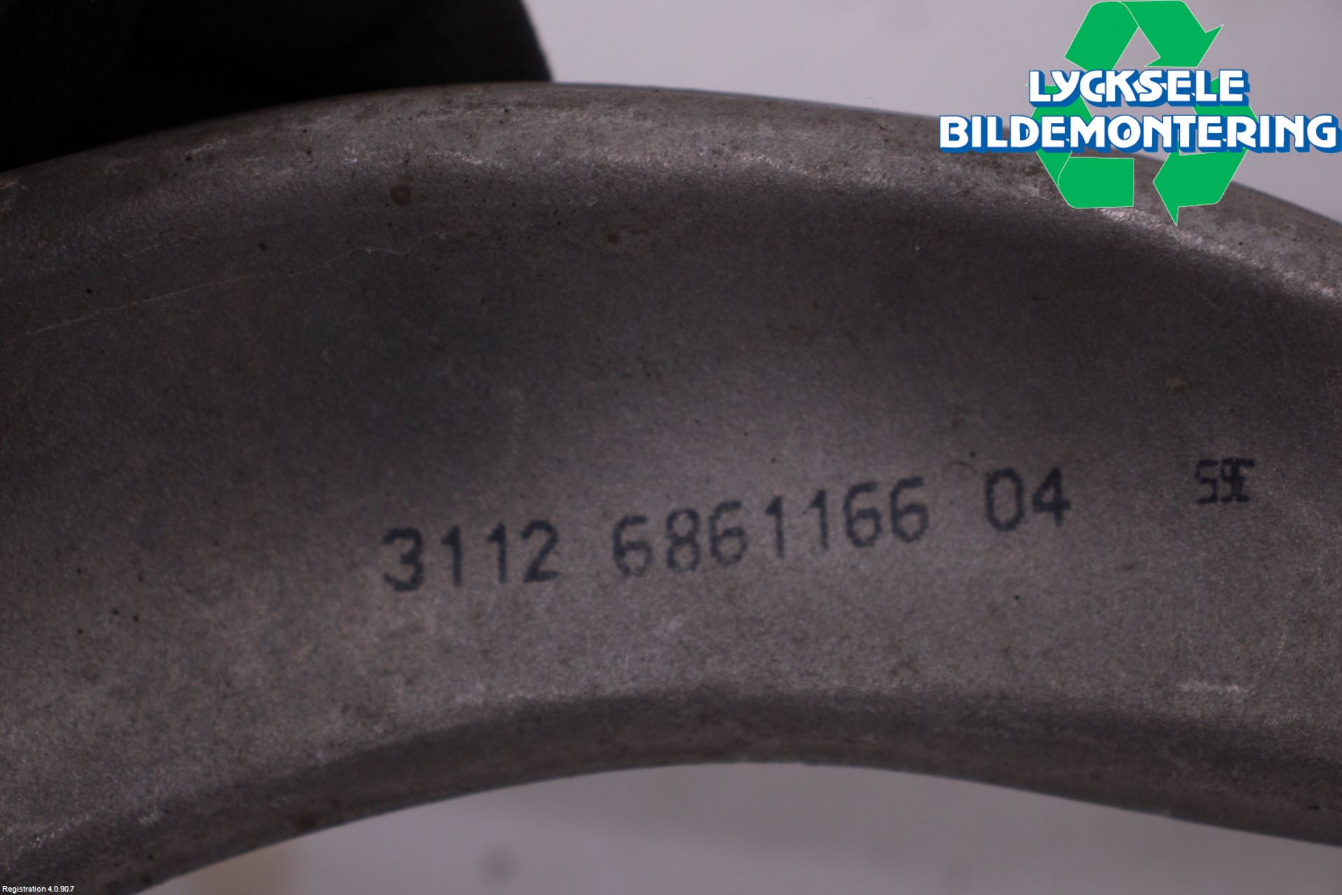 BMW 5 G30/G31/F90 17-23 Bärarm Fram Undre Hö