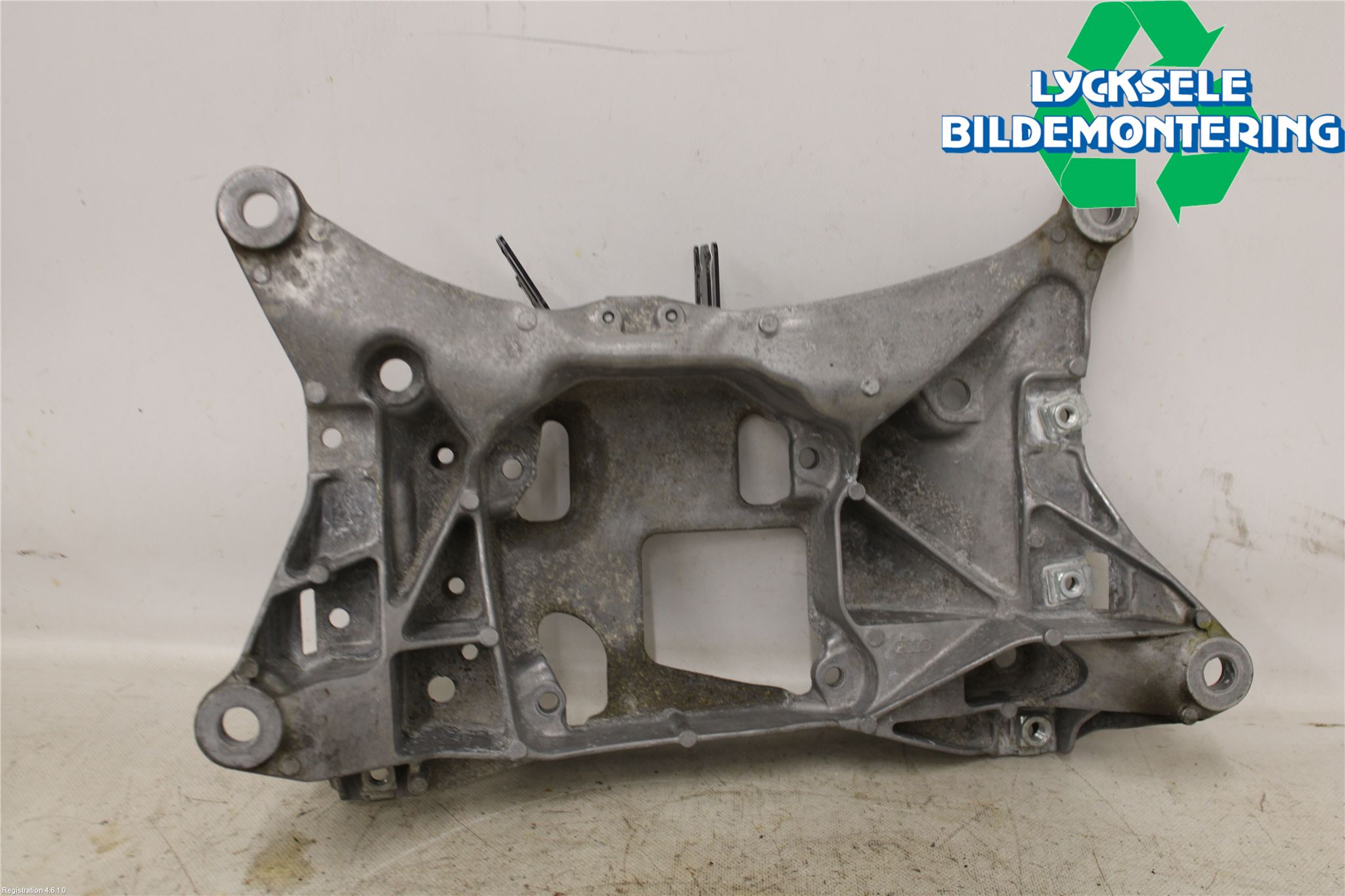 Audi A6 F2/C8 19- Växellådsbalk