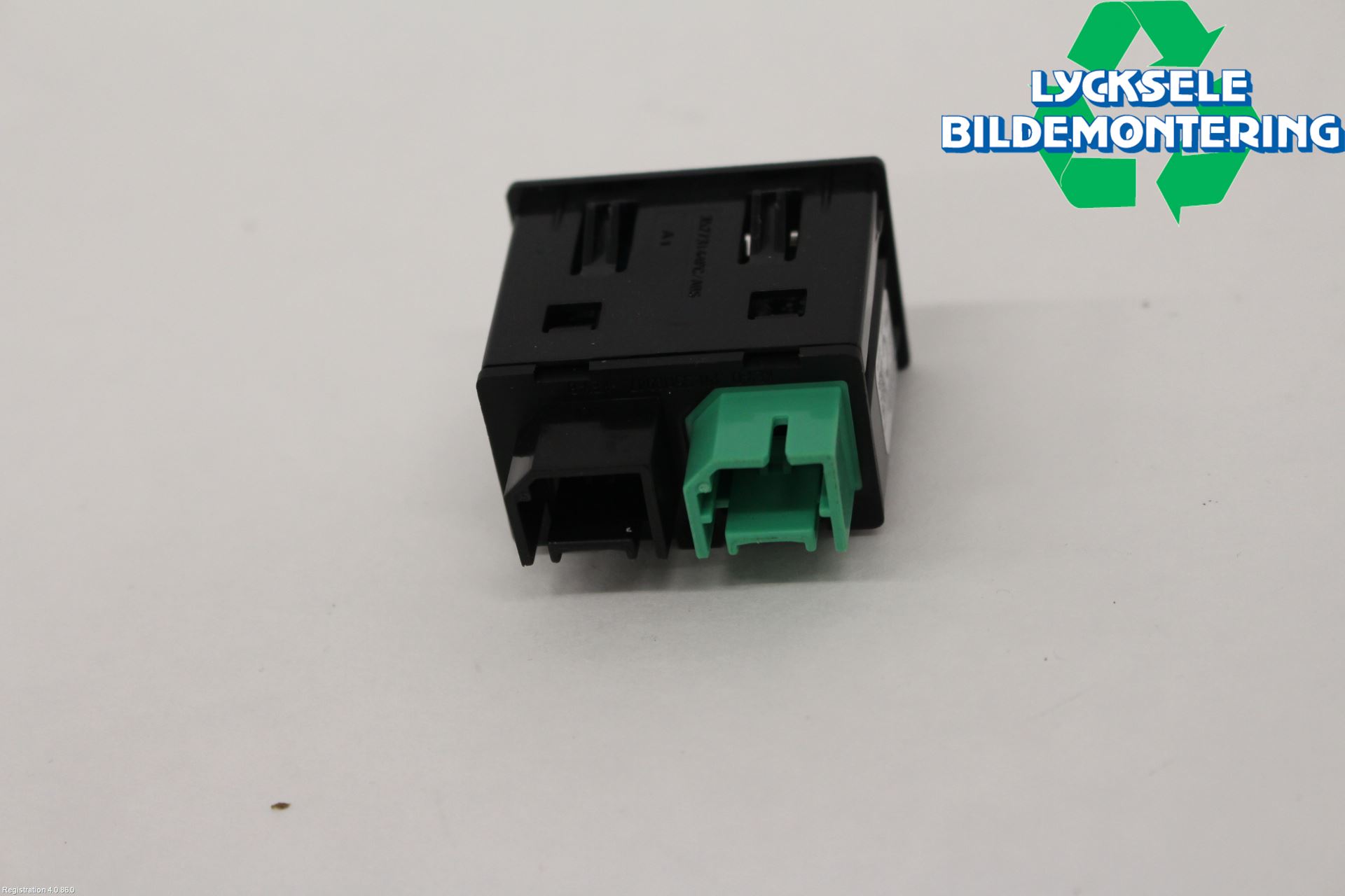 Nissan LEAF 18- Usb Connection