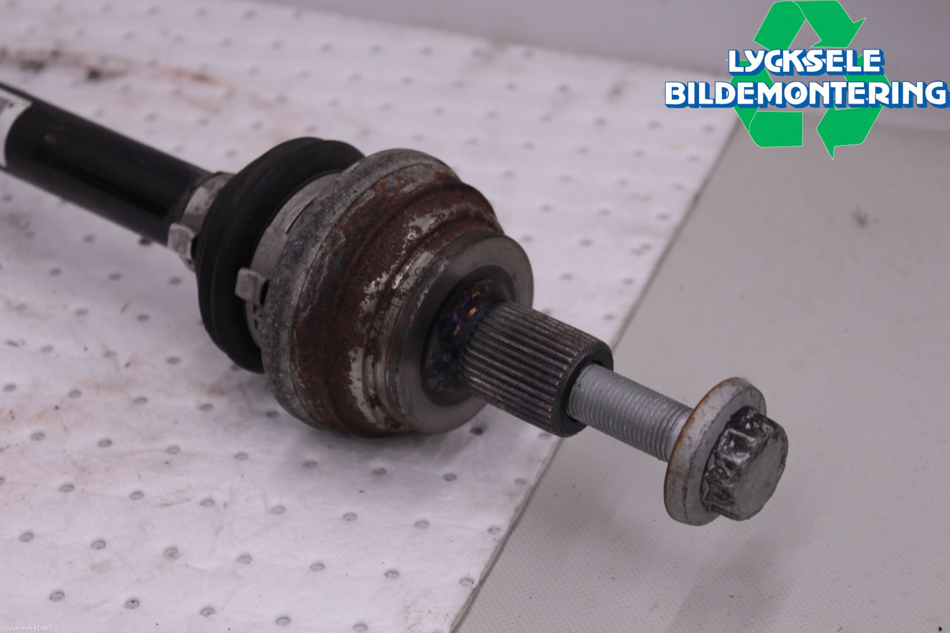 Volkswagen VW TIGUAN 16-24 Drivaxel Bak Vänster