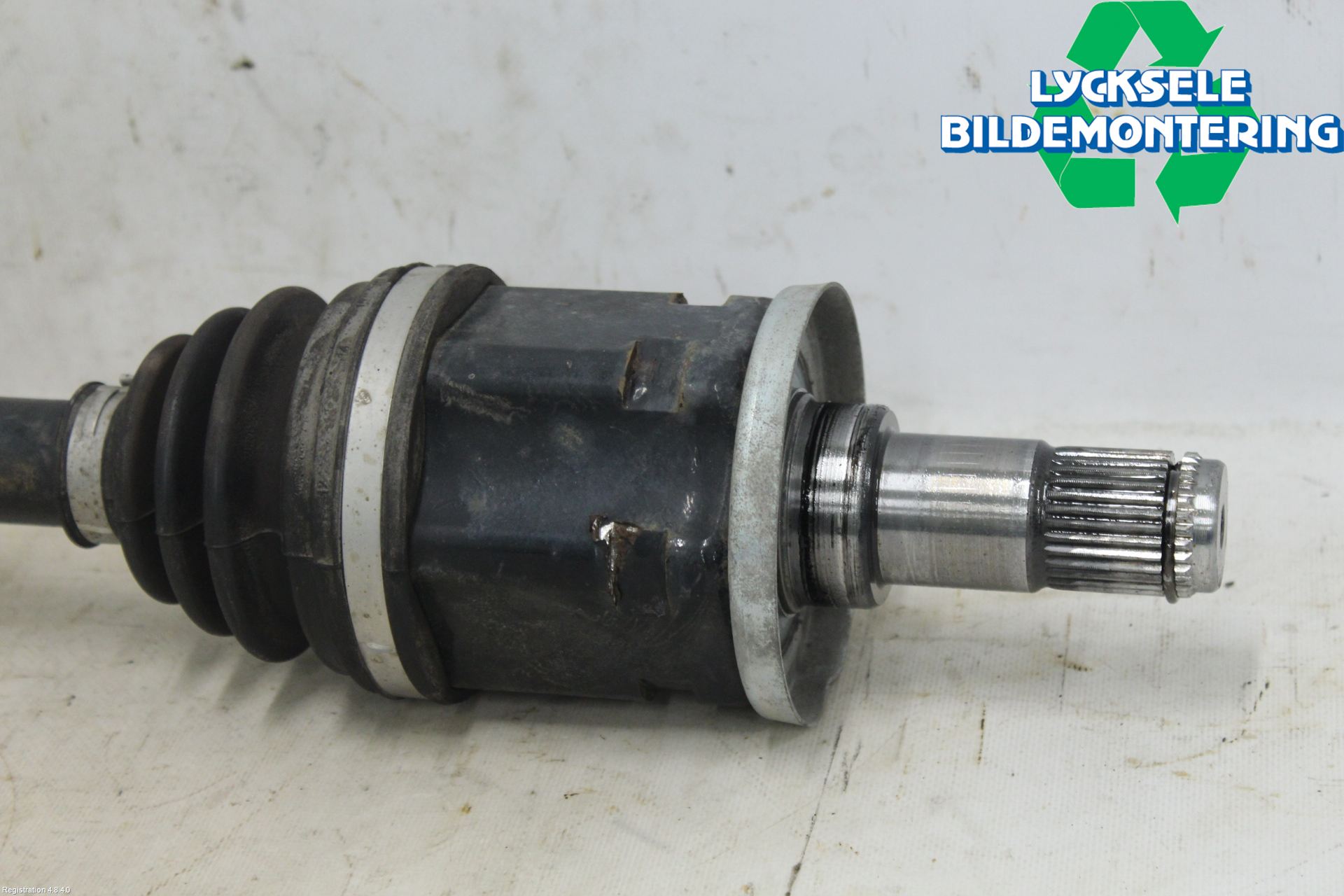 Toyota HILUX 16- Drivaxel Fram Vänster