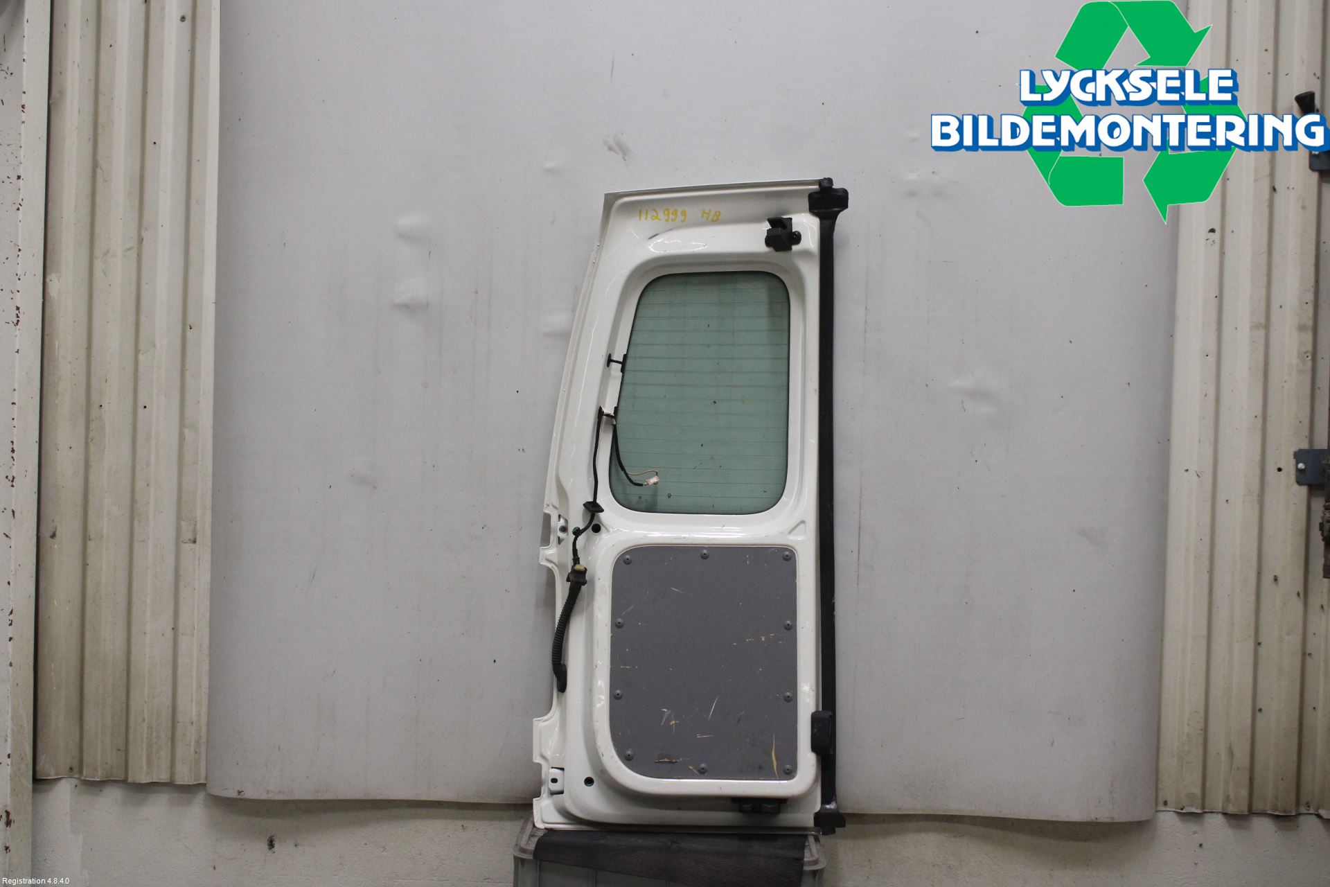 Volkswagen VW CADDY      04-10 Dörr Bak Van-Skåp Höger