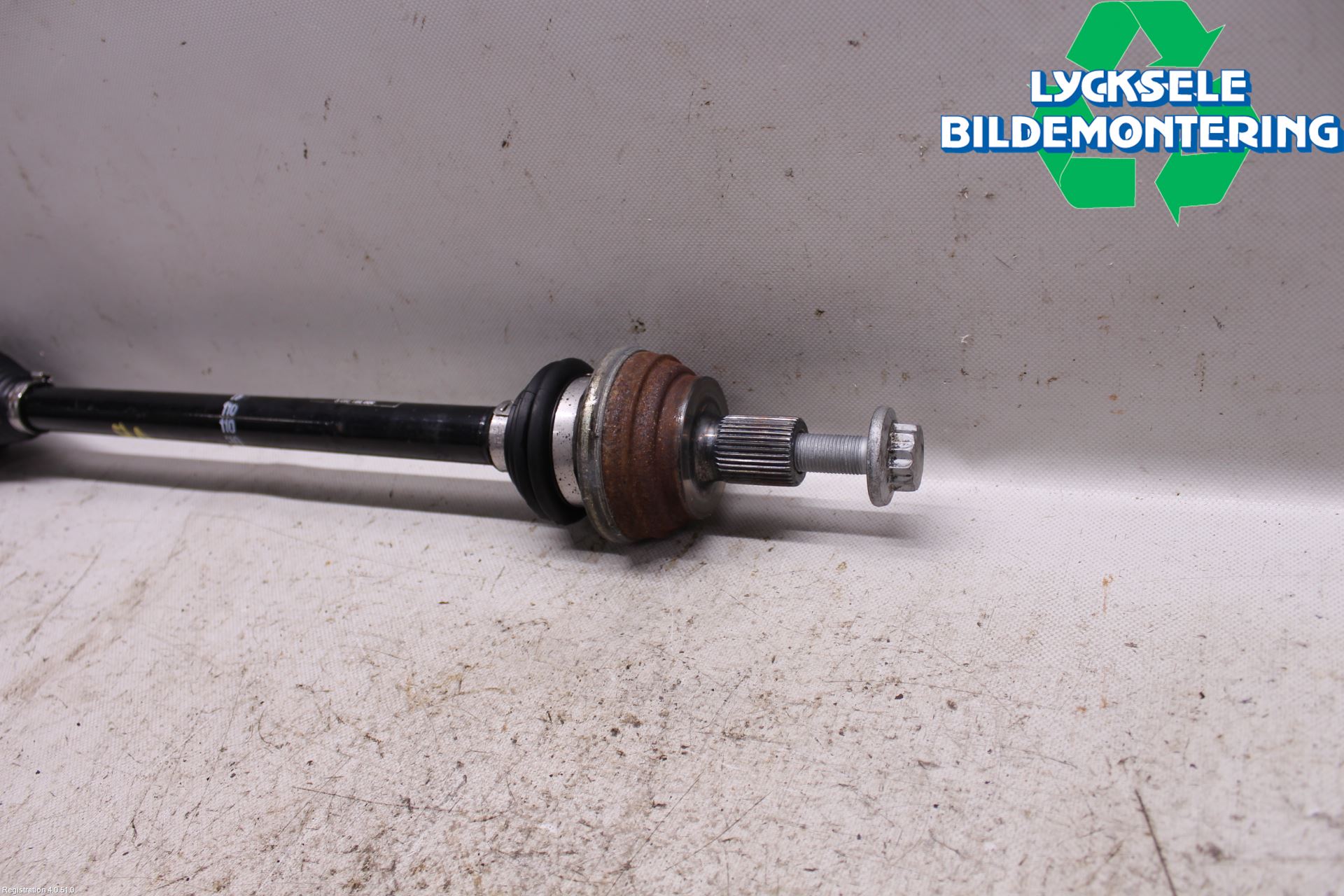 Volkswagen VW PASSAT 15-19 Drivaxel Bak Vänster
