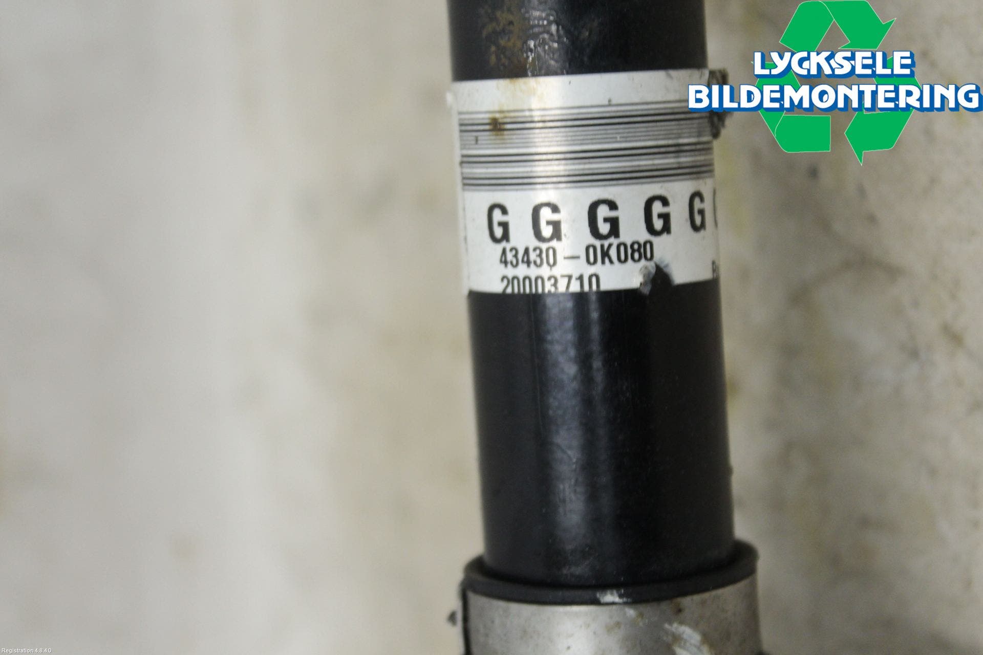 Toyota HILUX 16- Drivaxel Fram Höger