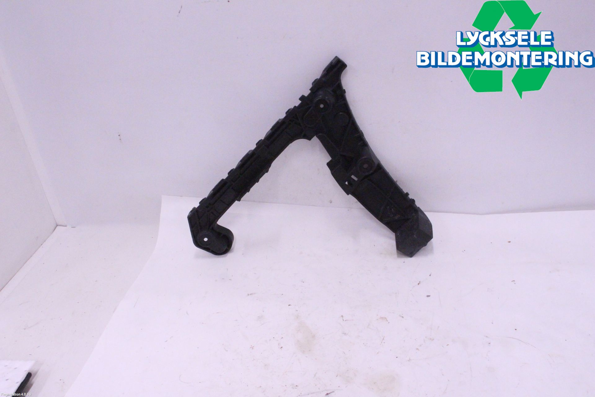 Audi A4/S4 B9 16-19 Stötfångarfäste Bak Vä