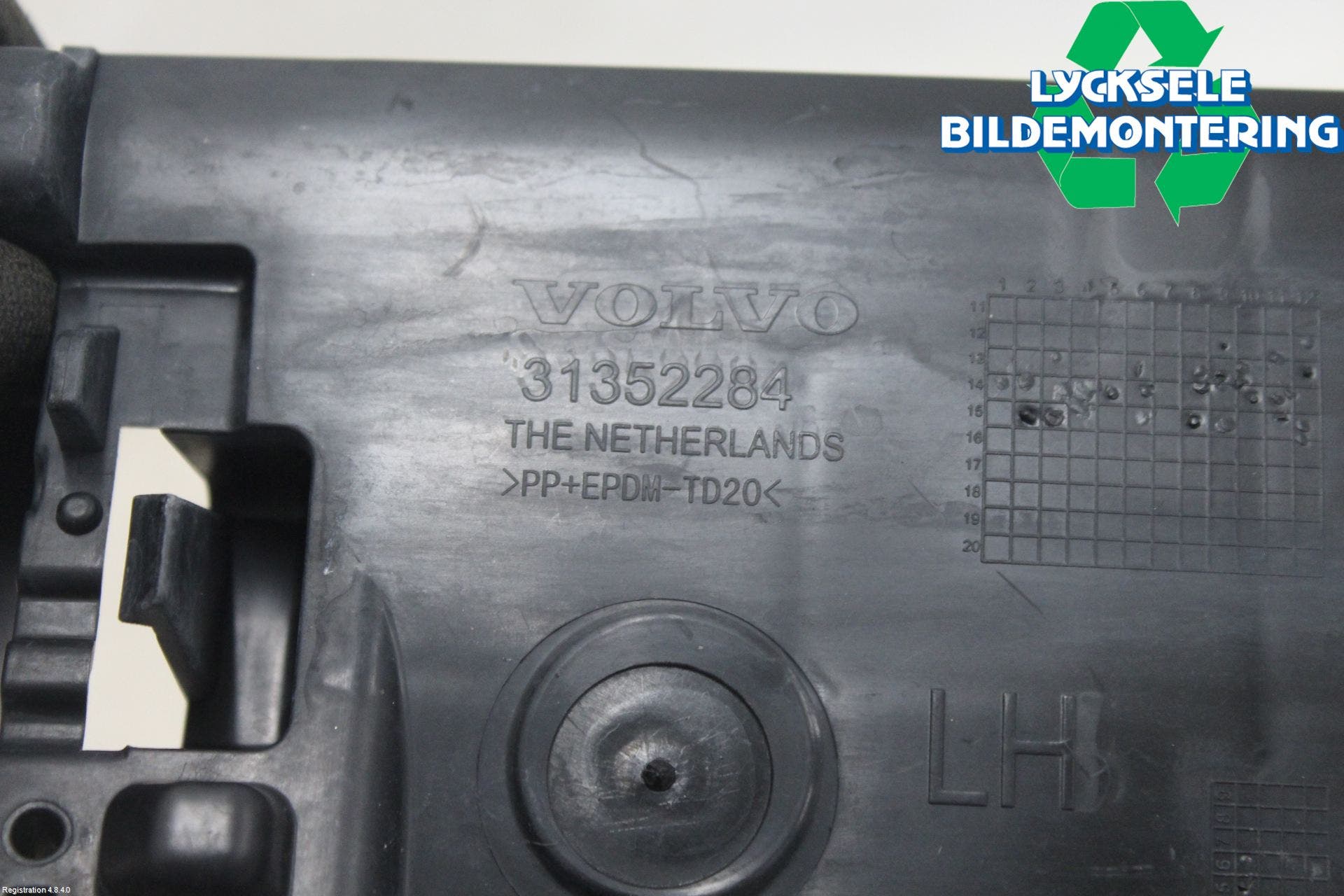 Volvo V60 14-18 Stötfångarfäste Bak Vä