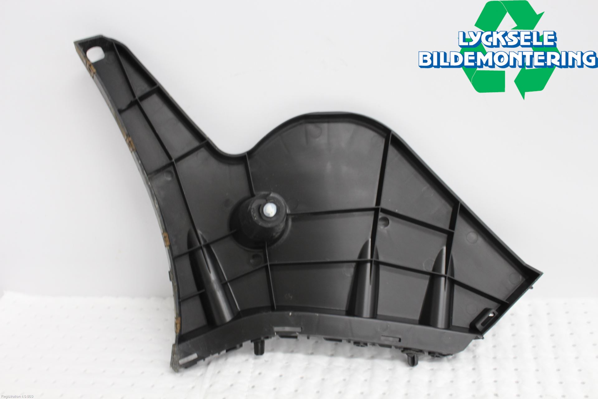 Volvo V60 11-13 Stötfångarfäste Bak Vä