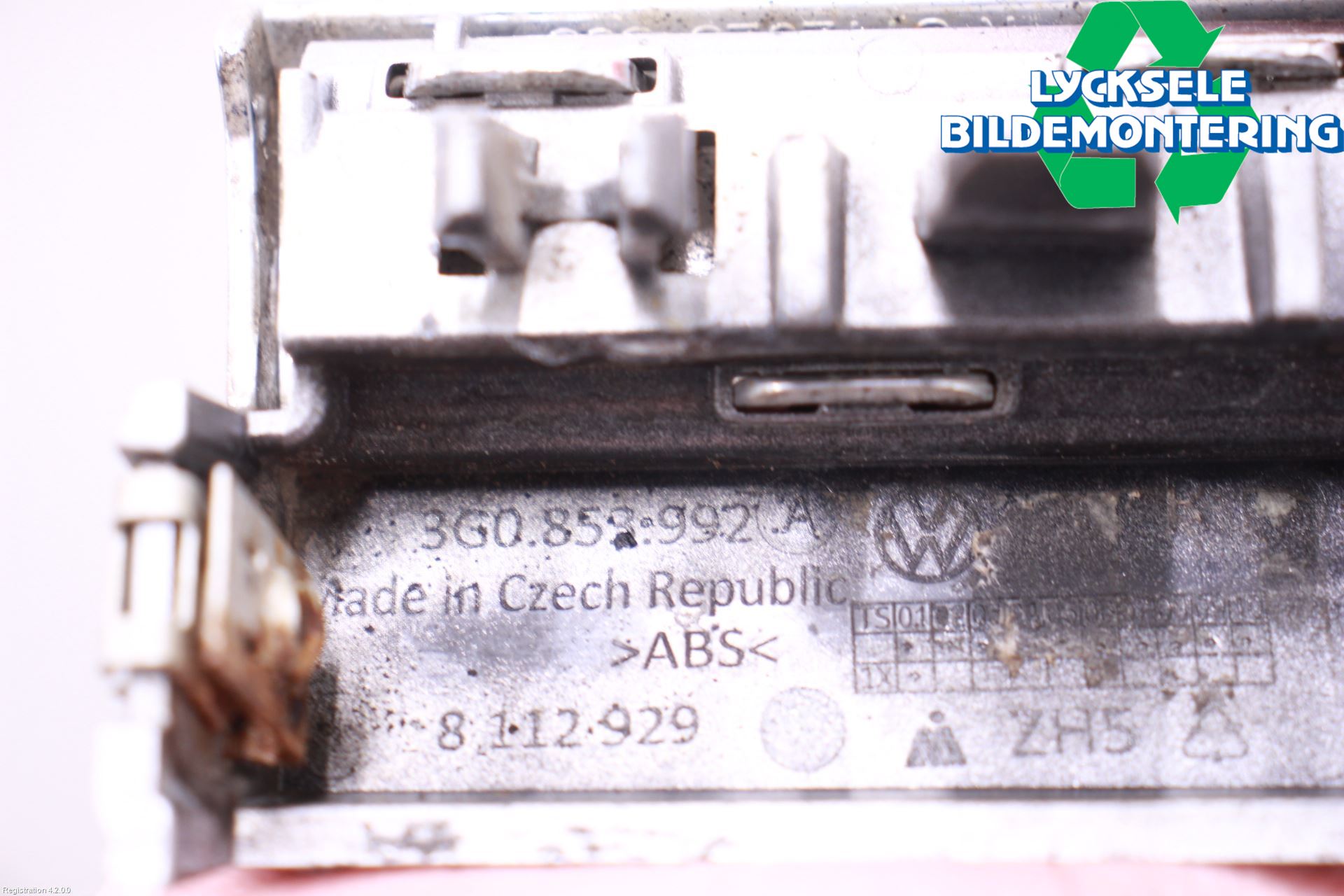 Volkswagen VW PASSAT 15-19 List Framskärm Hö