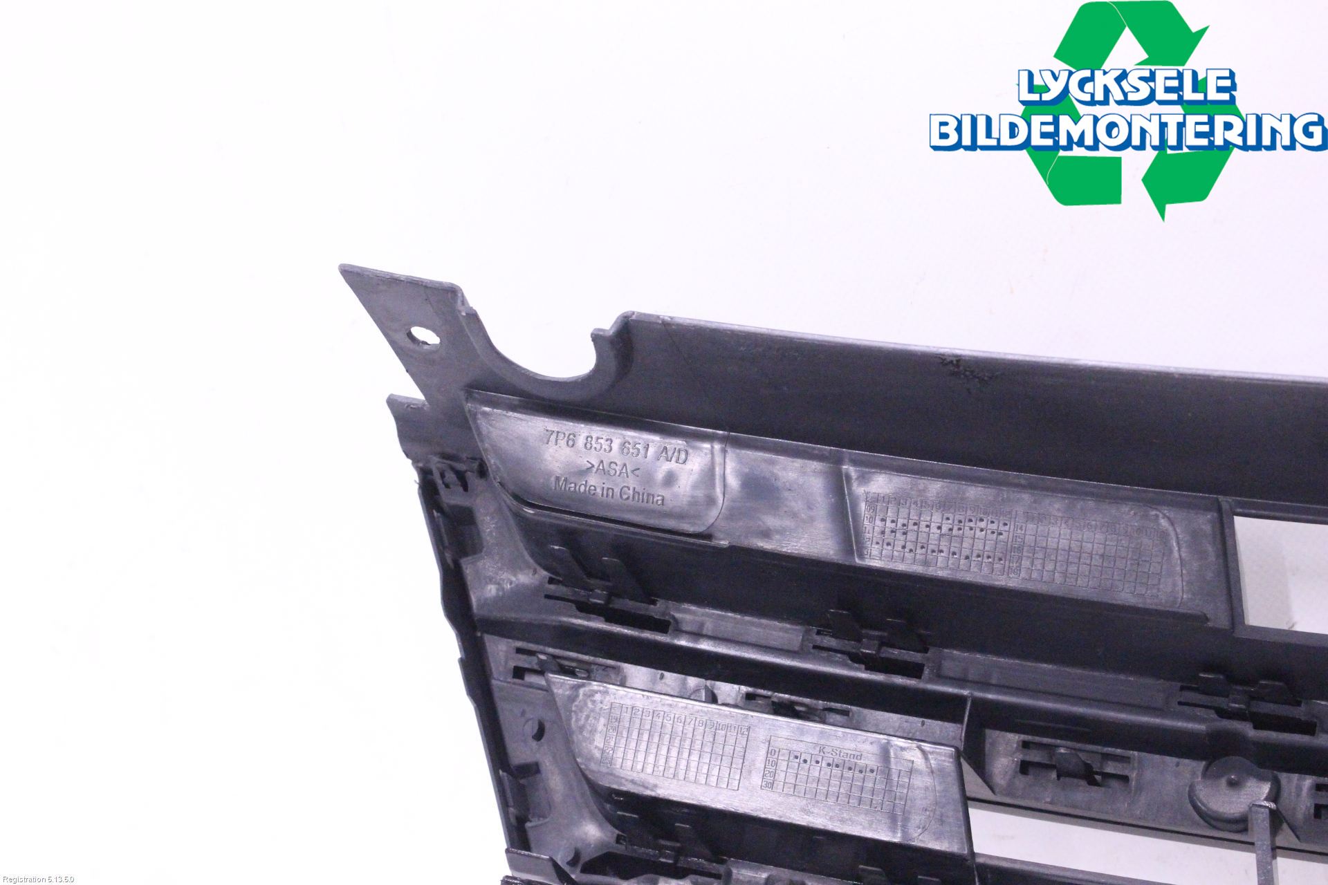 Volkswagen VW TOUAREG 7P 11-18 Grill Komp