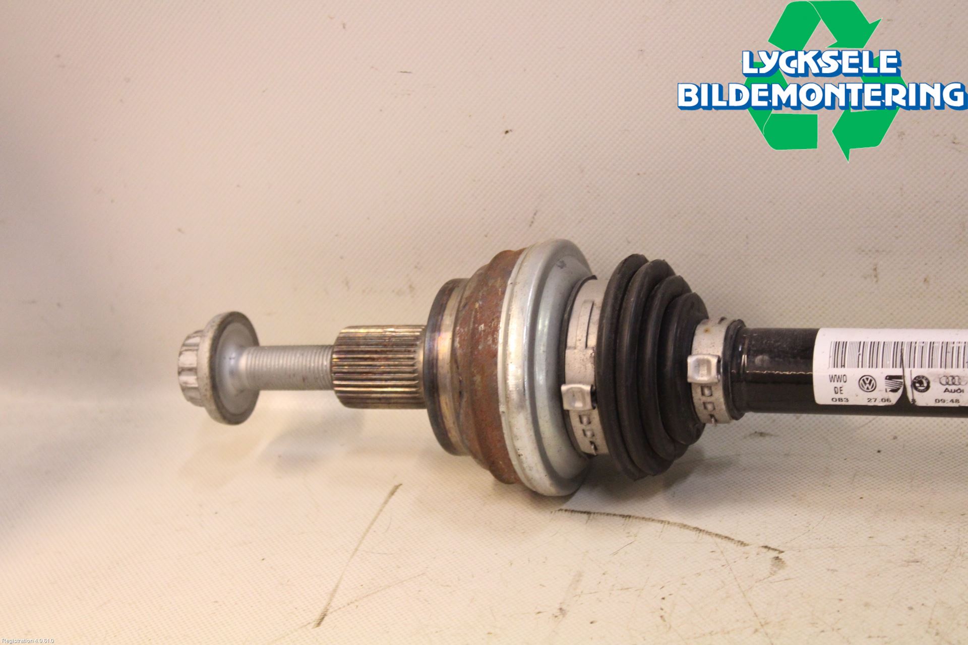 Volkswagen VW PASSAT 15-19 Drivaxel Bak Höger