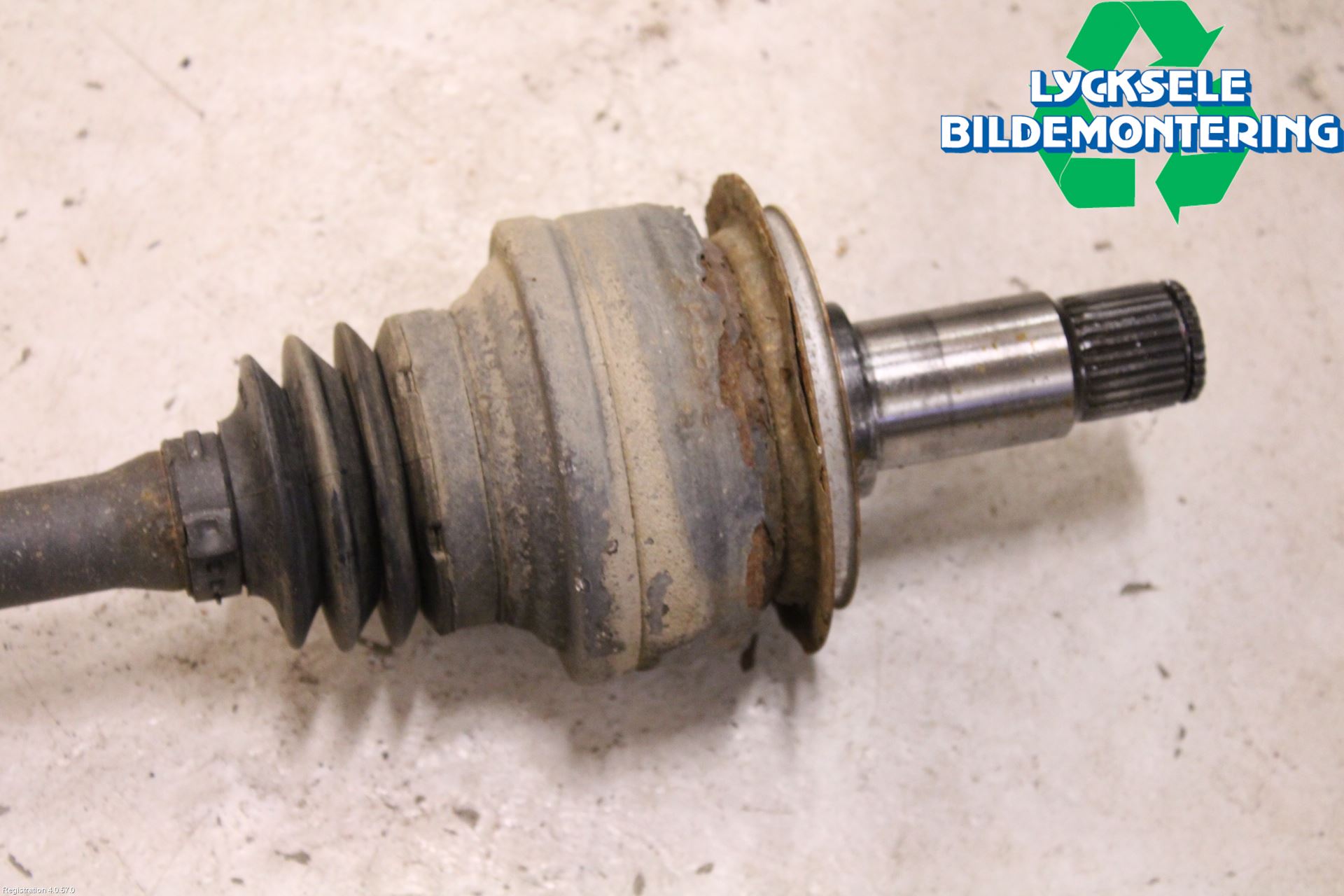 Mercedes-Benz MB E-KLASS (W212) 09-16 Drivaxel Bak Vänster