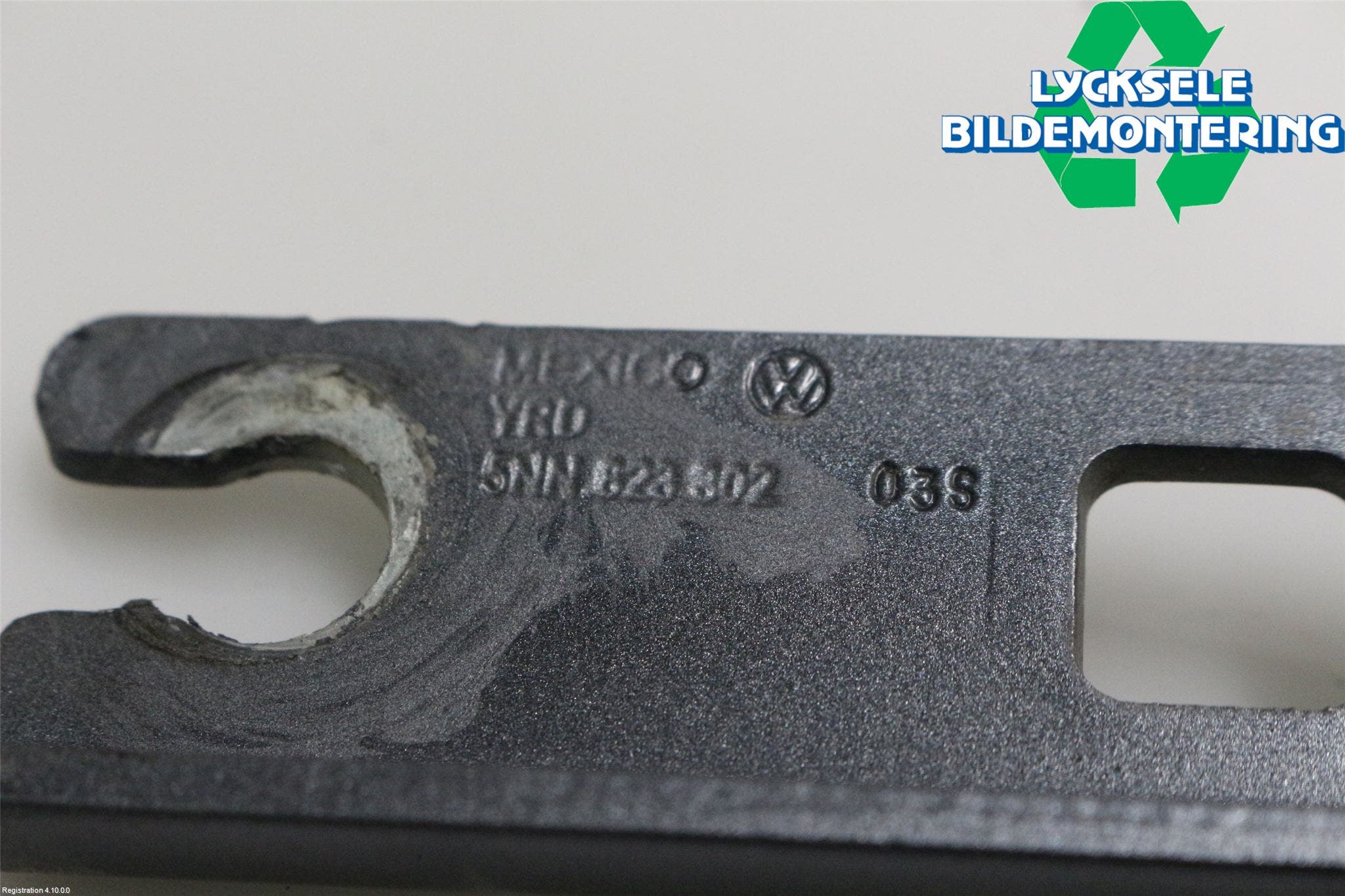 Volkswagen VW TIGUAN 16-24 Huvgångjärn