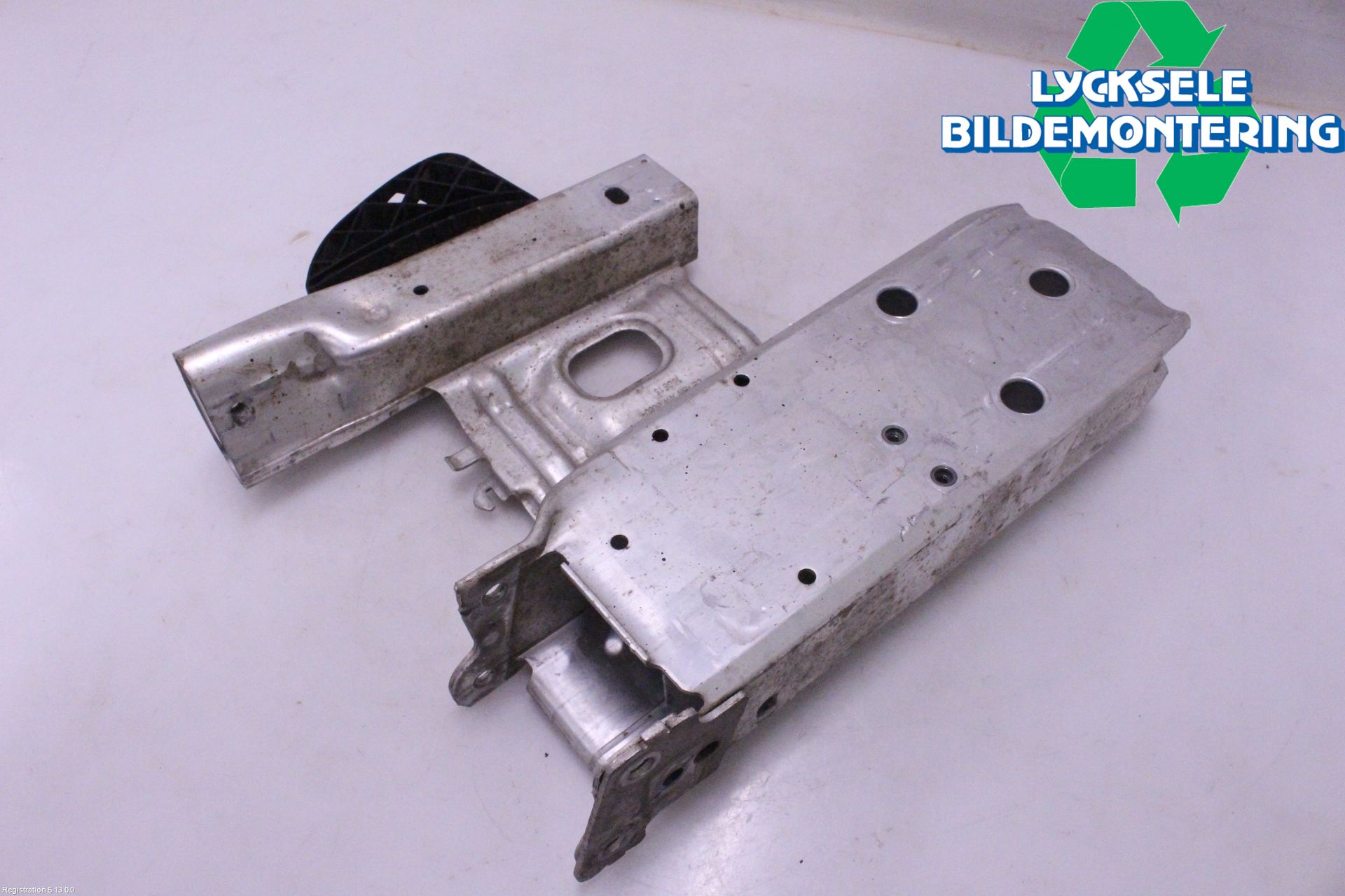 BMW 3 F30/F31/F80 12-19 Stötfångarbärjärn Fram