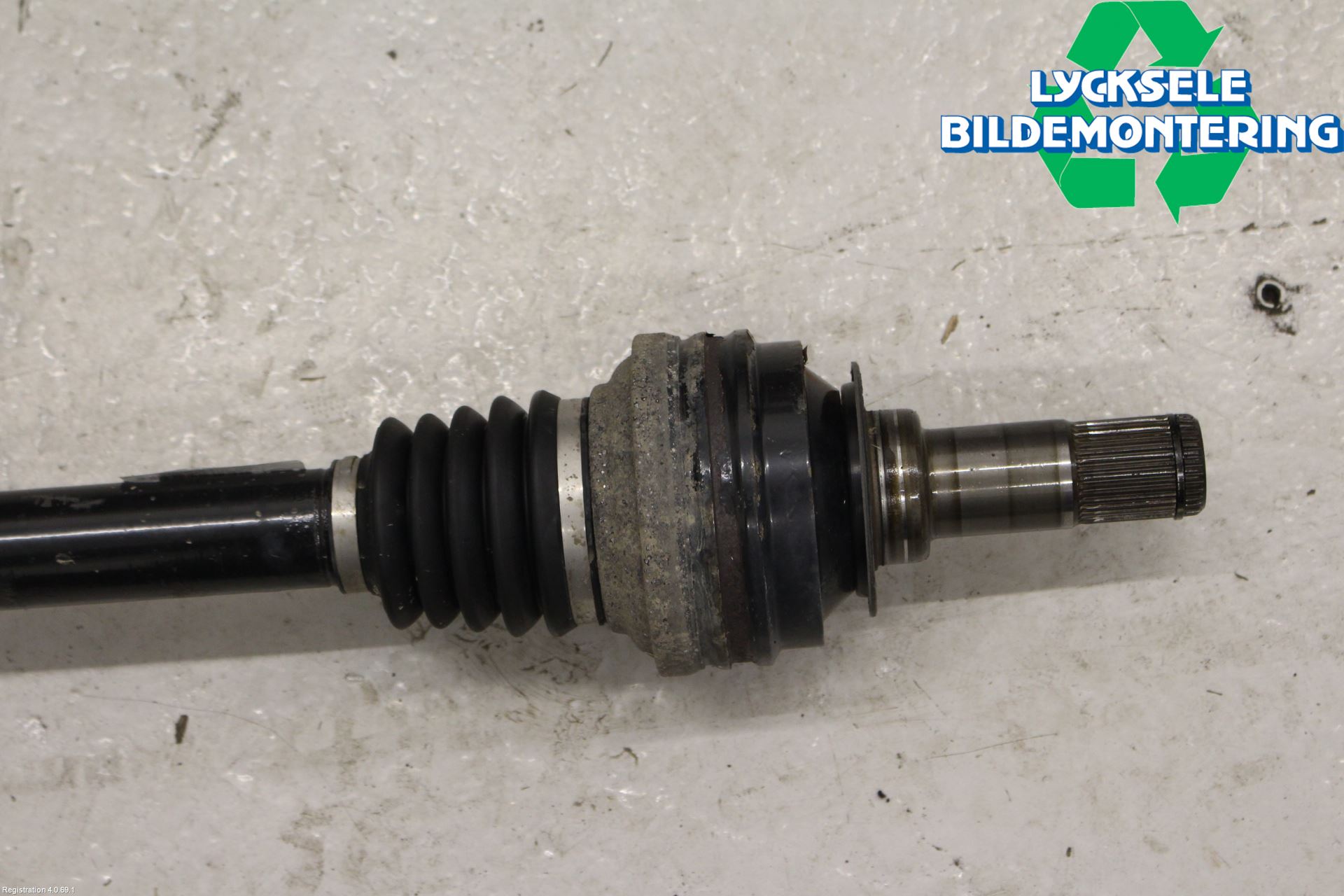 Volkswagen VW TOUAREG 7P 11-18 Drivaxel Bak Vänster