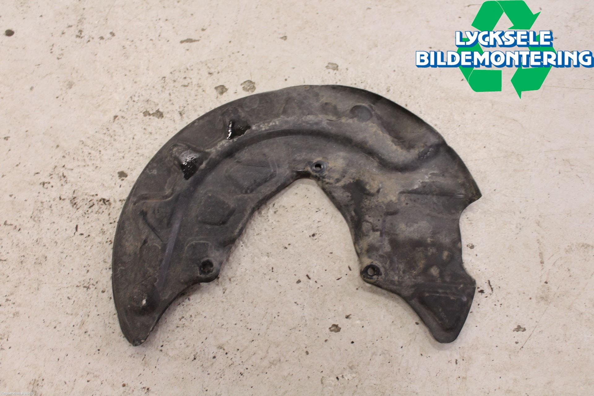 Volkswagen VW PASSAT 15-19 Bromssköld Fram