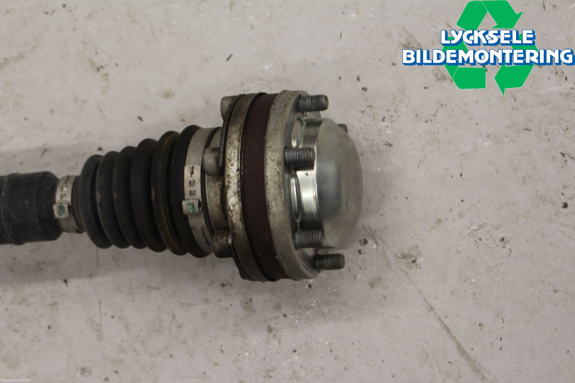 Volkswagen VW PASSAT 11-14 Drivaxel Fram Höger