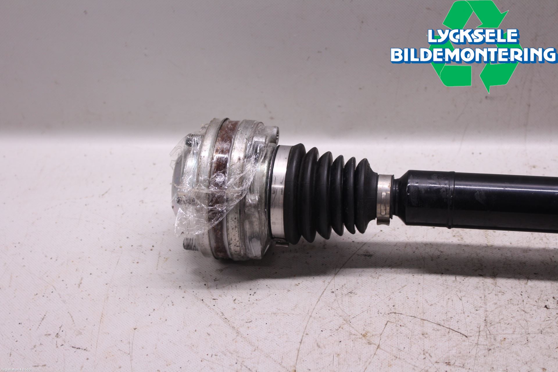 Volkswagen VW PASSAT 15-19 Drivaxel Fram Höger