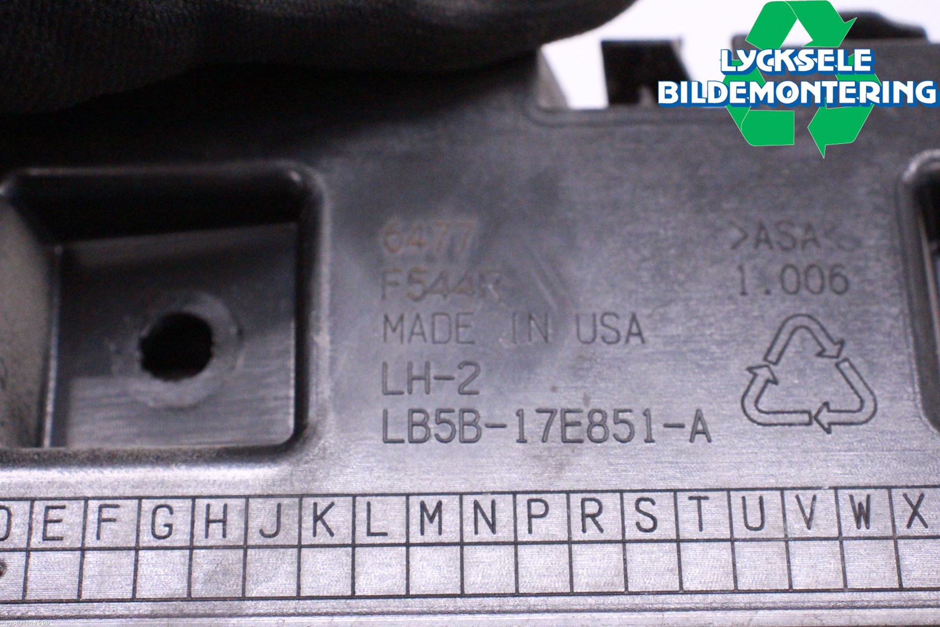 Ford EXPLORER 93-23 Stötfångarfäste Bak Vä