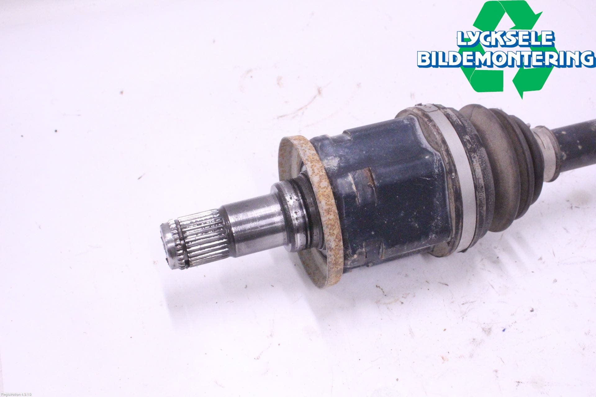 Toyota HILUX 16- Drivaxel Fram Höger