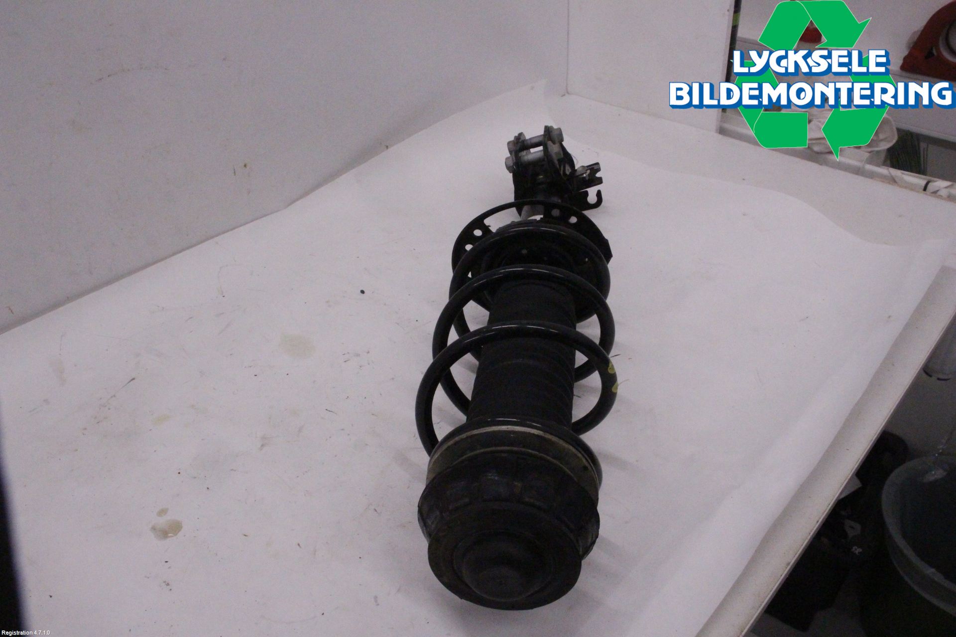 Suzuki VITARA 15- Fjäderben Fram Vänster